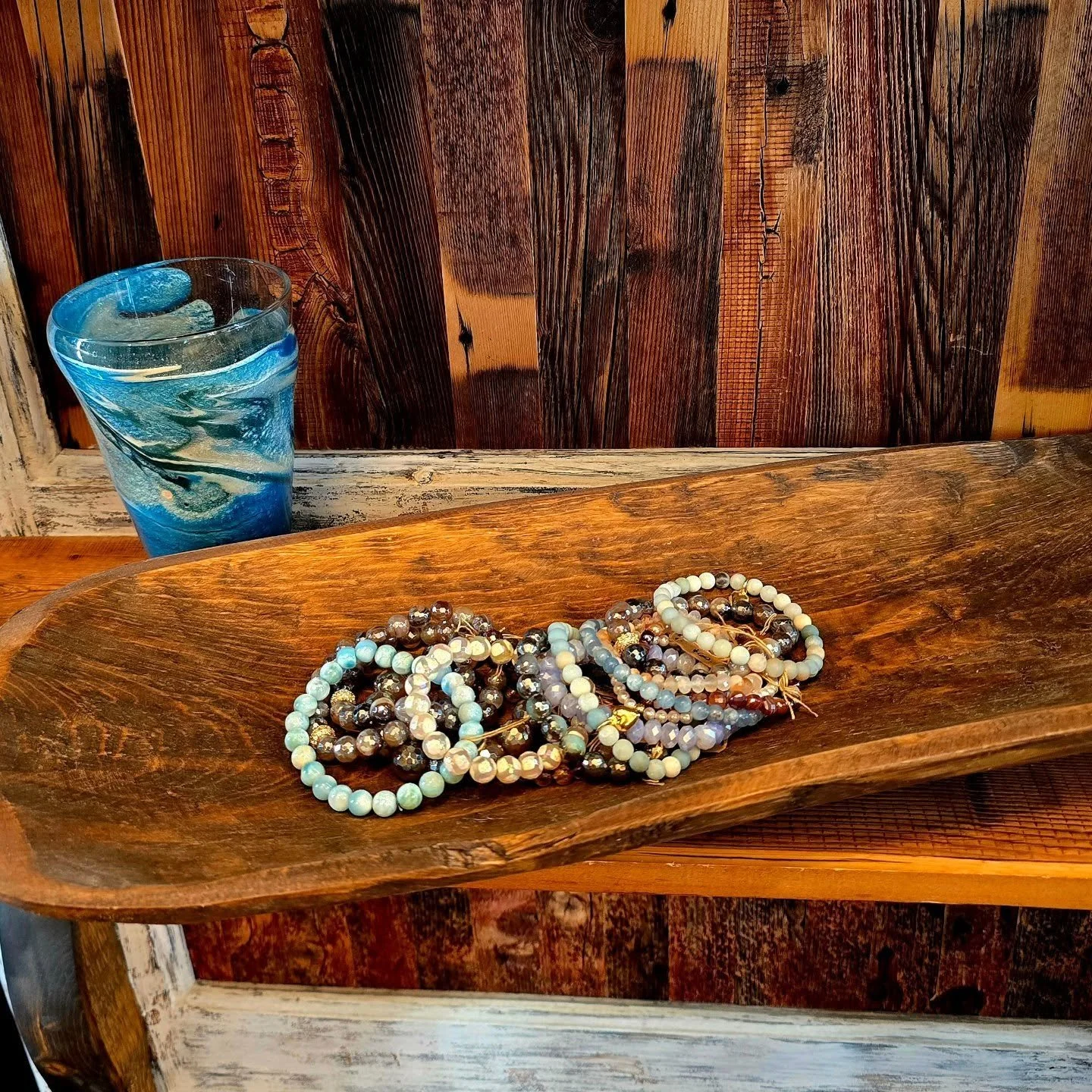 Today is a good day to have a Good Day!

#theshaggycoo #vintagedecor #RusticElegance #SupportSmallBusiness