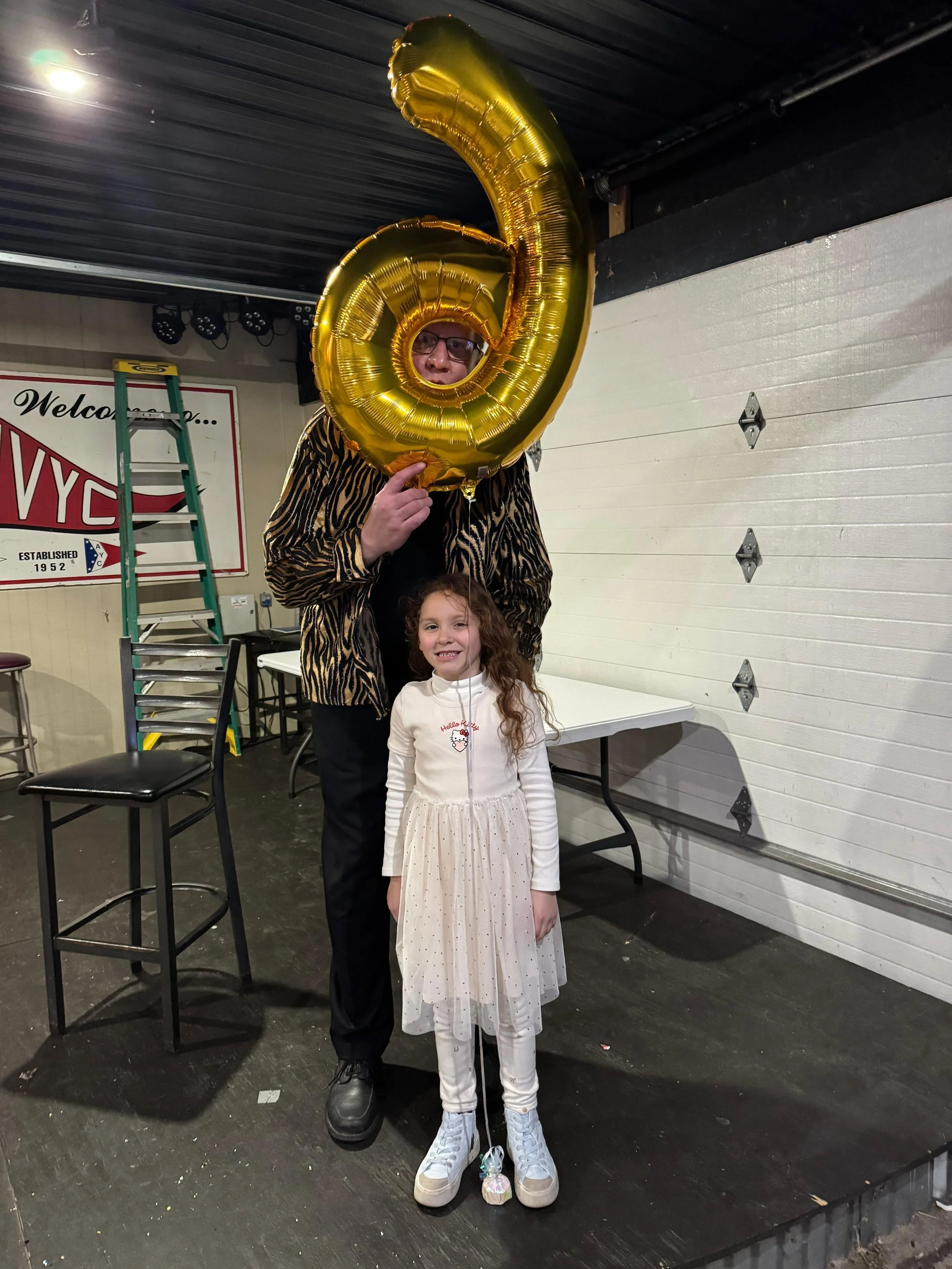 Big Patrick the Toledo Magician with a 6 year old Klementine