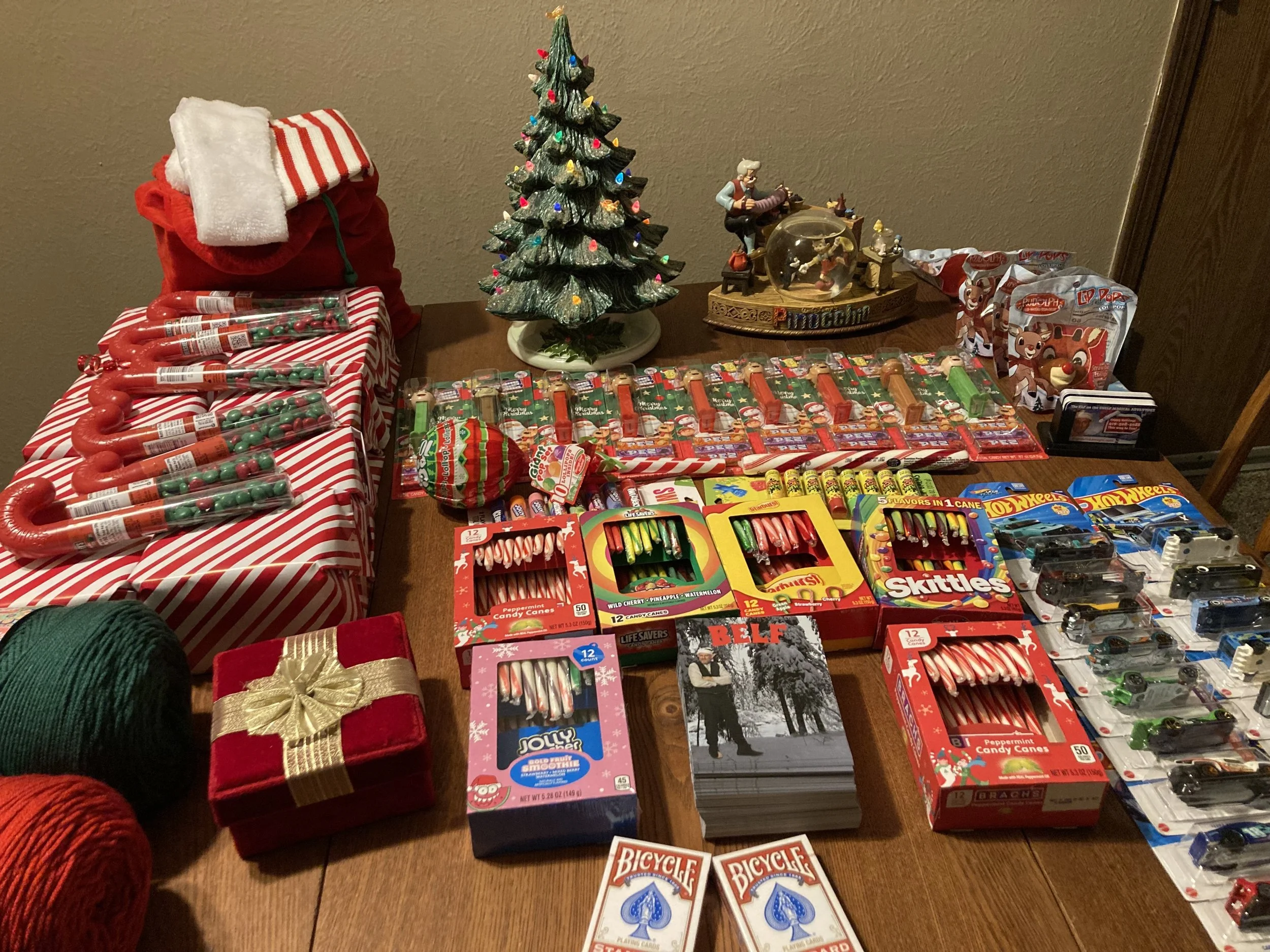 Christmas Magician Big Patrick's Belf Code Prizes and Candy Cane Bar