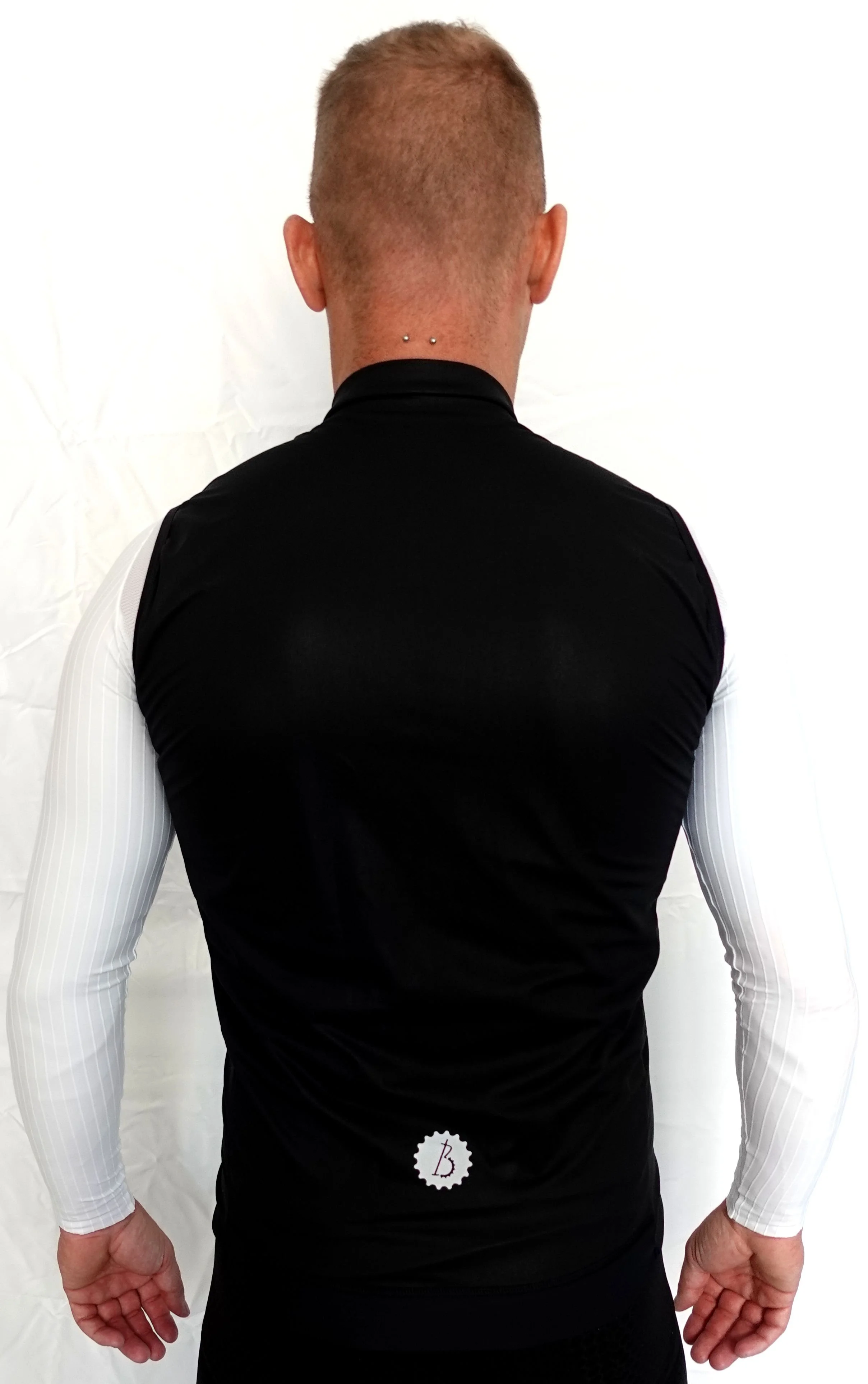 WIND VEST NEUTRAL BLACK BACK.jpg