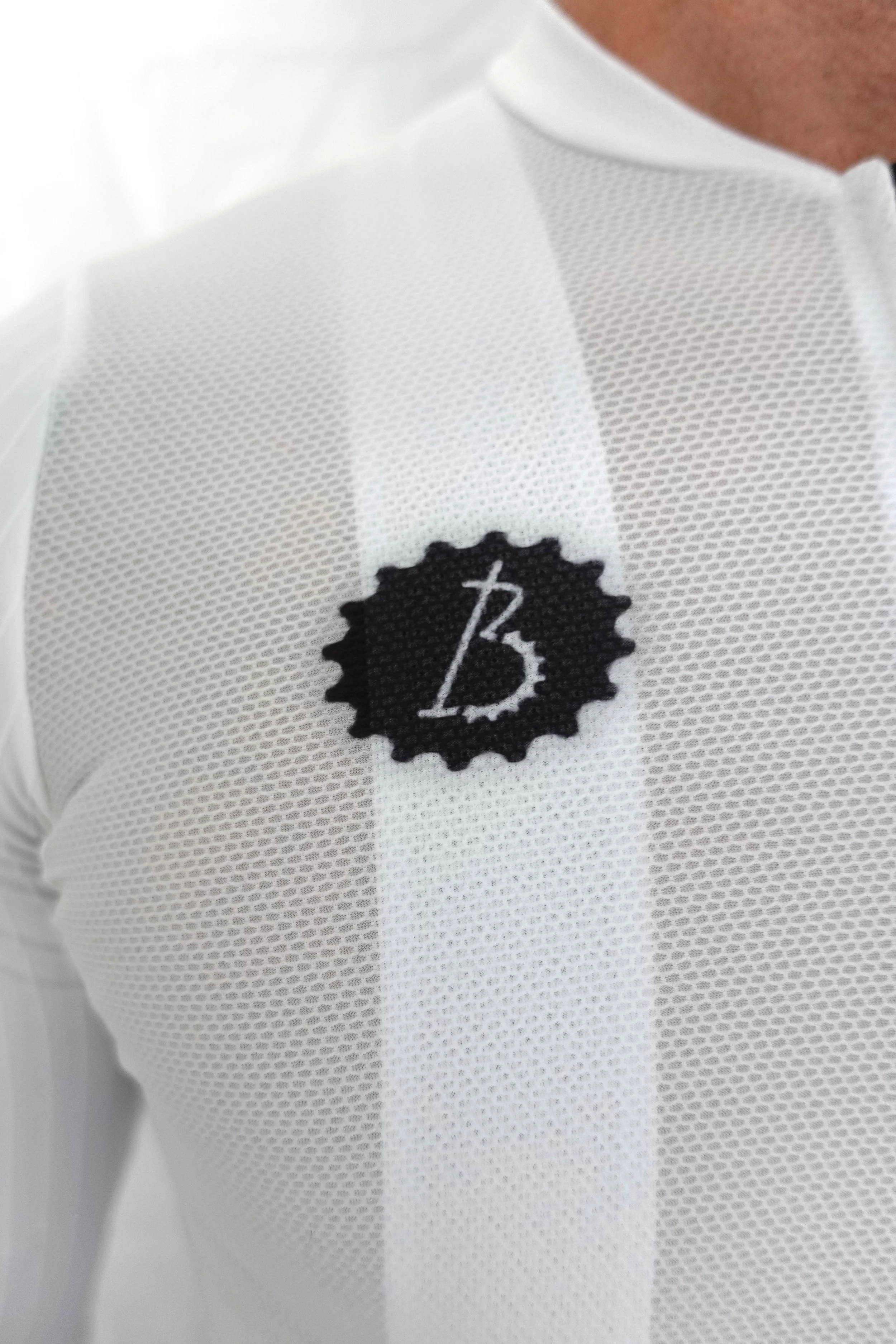 JERSEY LONG SLEEVES LIGHT FRONT DETAIL.jpg