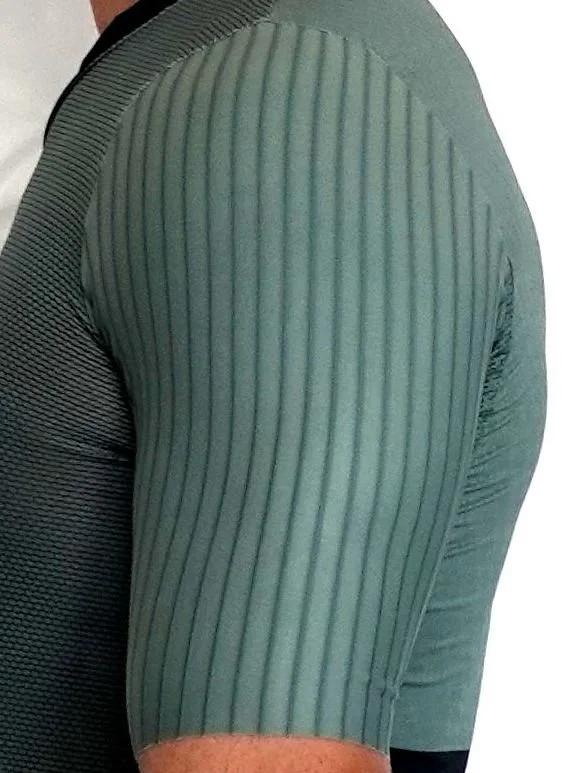 T-SHIRT EVO GREEN MAN SLEEVE.jpg