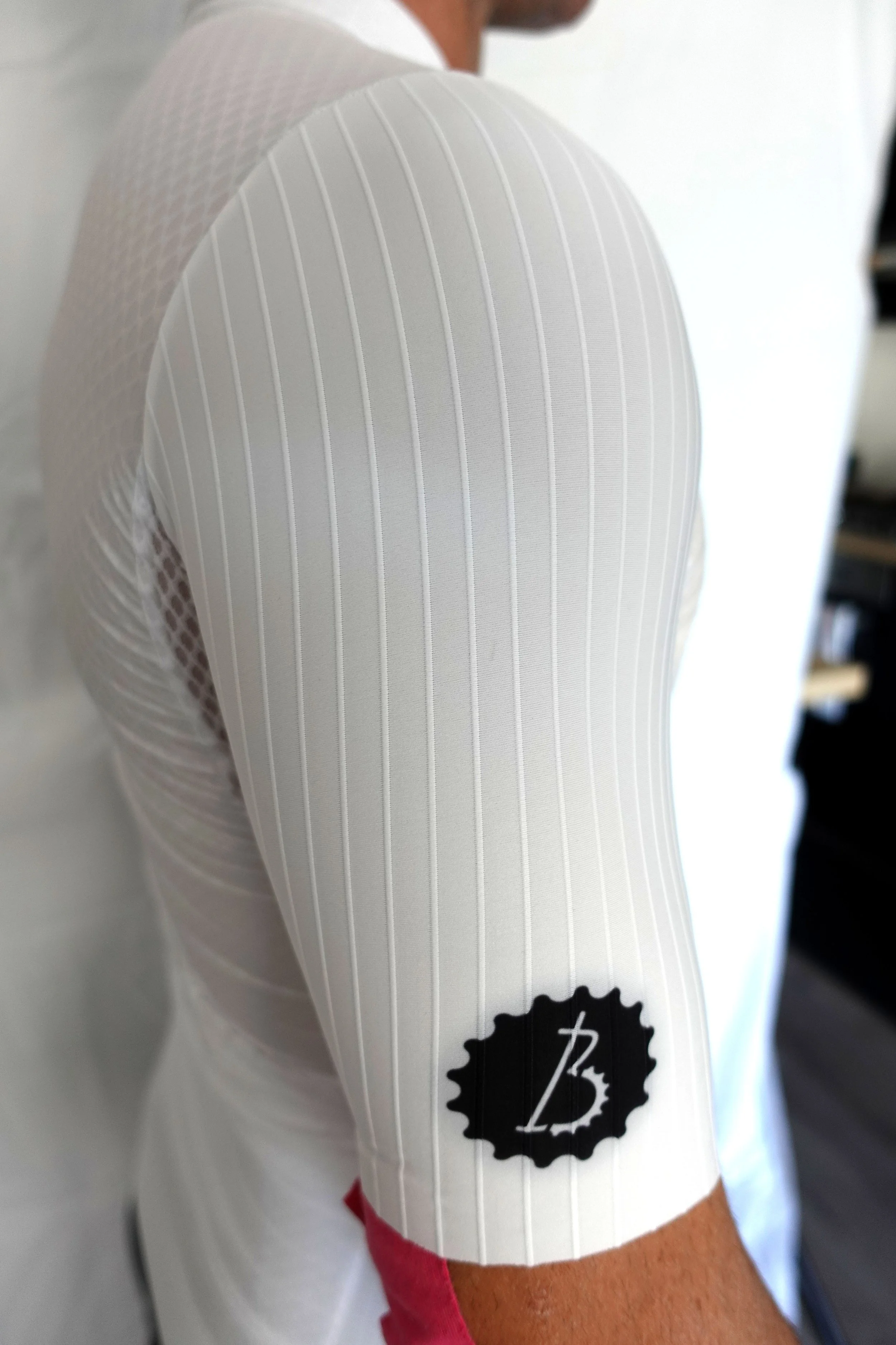 JERSEY WOVEN WHITE MAN SLEEVE DETAIL.jpg