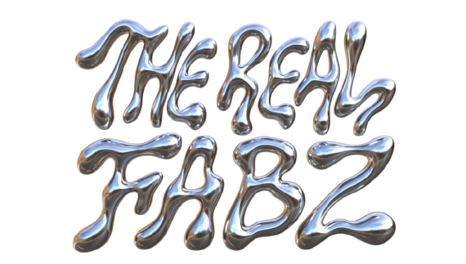 Texte en lettres en 3D métalliques disant "The Real Fab 2".