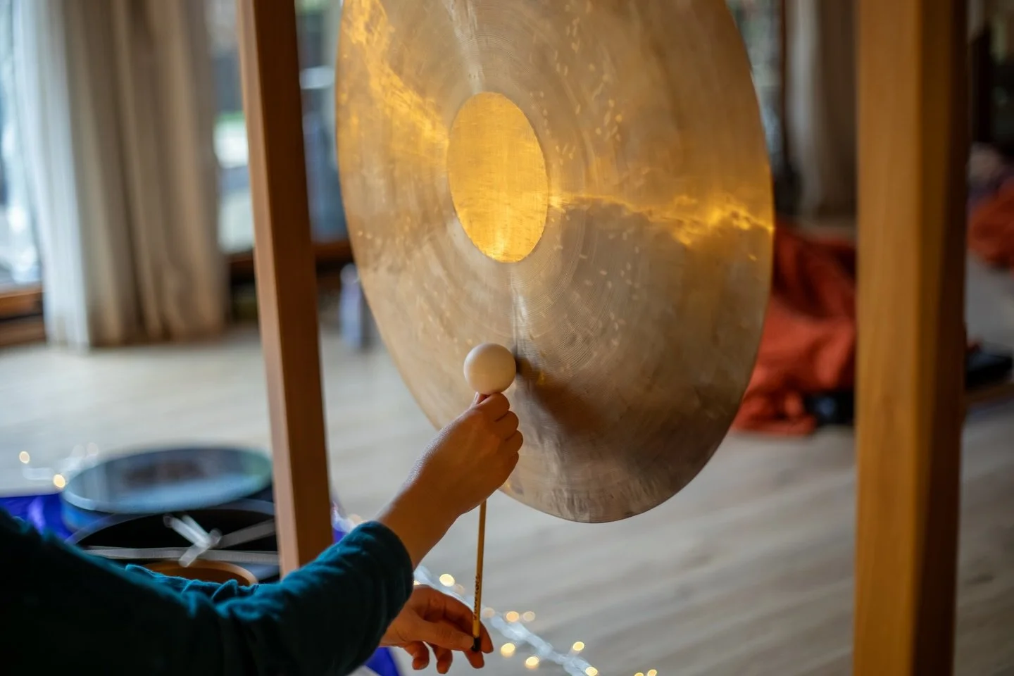Exhale the week with us.

Every Friday evening, the barn becomes a cocoon of sound, warmth and deep rest.

Crystal bowls, gongs, and healing vibration to soothe mind, body &amp; soul.

Your Friday night reset ✨
Friday Sound Baths in February:

Fri 6 
