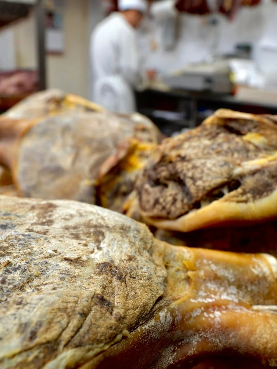 Our Chinese Ham &mdash; Time-Honored Craft, Perfected with Patience

At @dollarmeatstore , each ham begins with a careful salting process that lasts about one and a half months, allowing the flavors to penetrate deep into the meat. After that, the ha