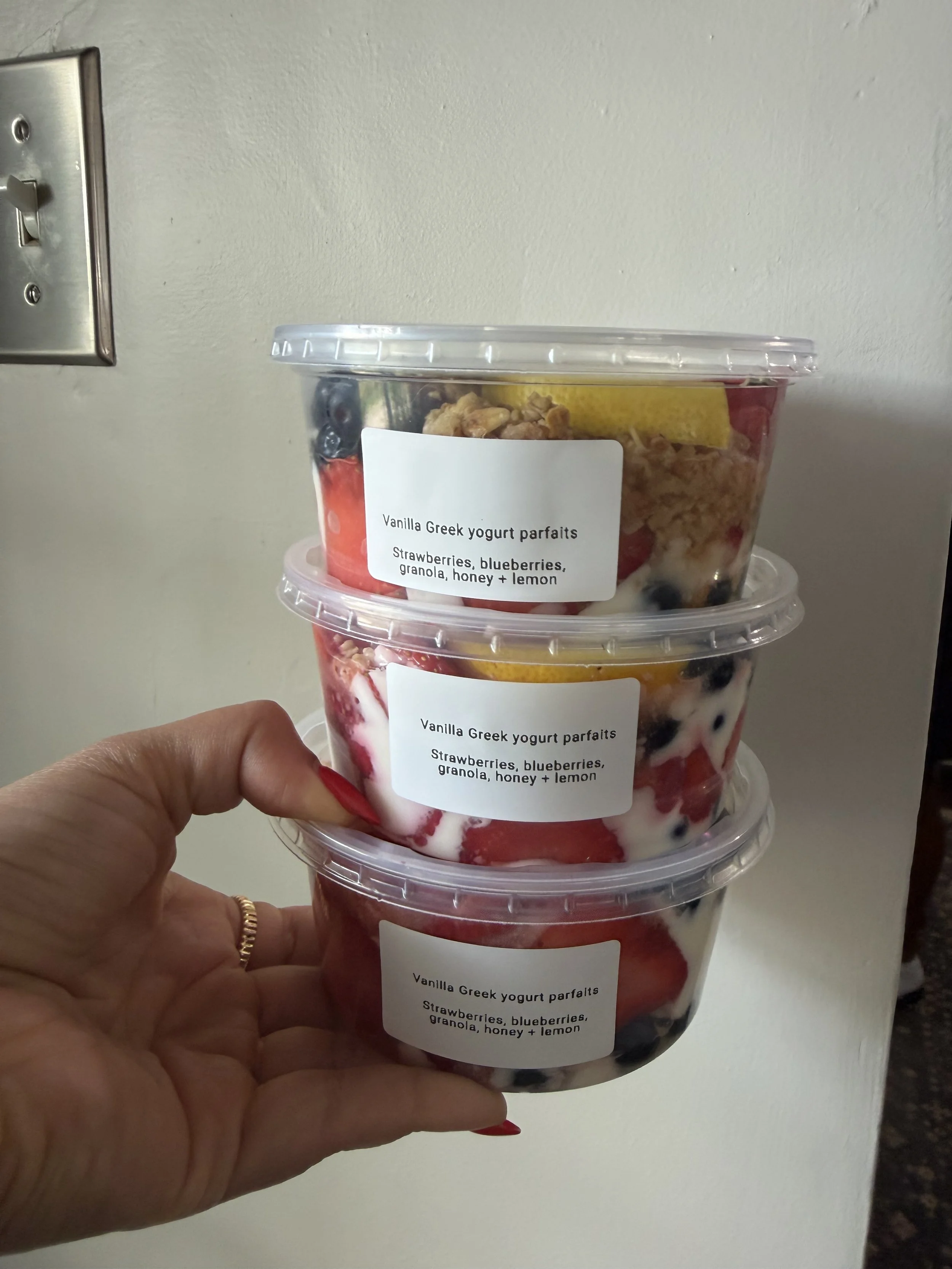 Vanilla Greek yogurt parfait