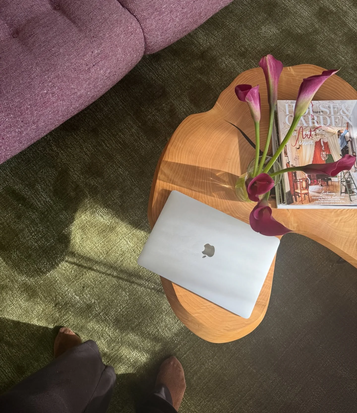 Wrapping up some work at home today before I begin prep for Thanksgiving 🫶 Grateful for days I get to work from home in my coziest clothes and do what I love from my 💻 🎧☁️