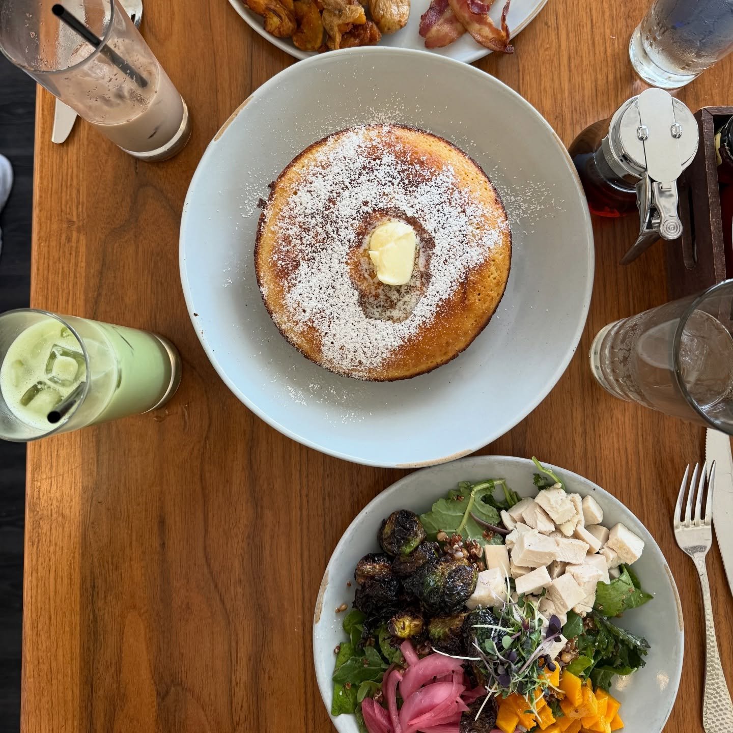 In my opinion, all Friday team meetings should include table pancakes 🥞