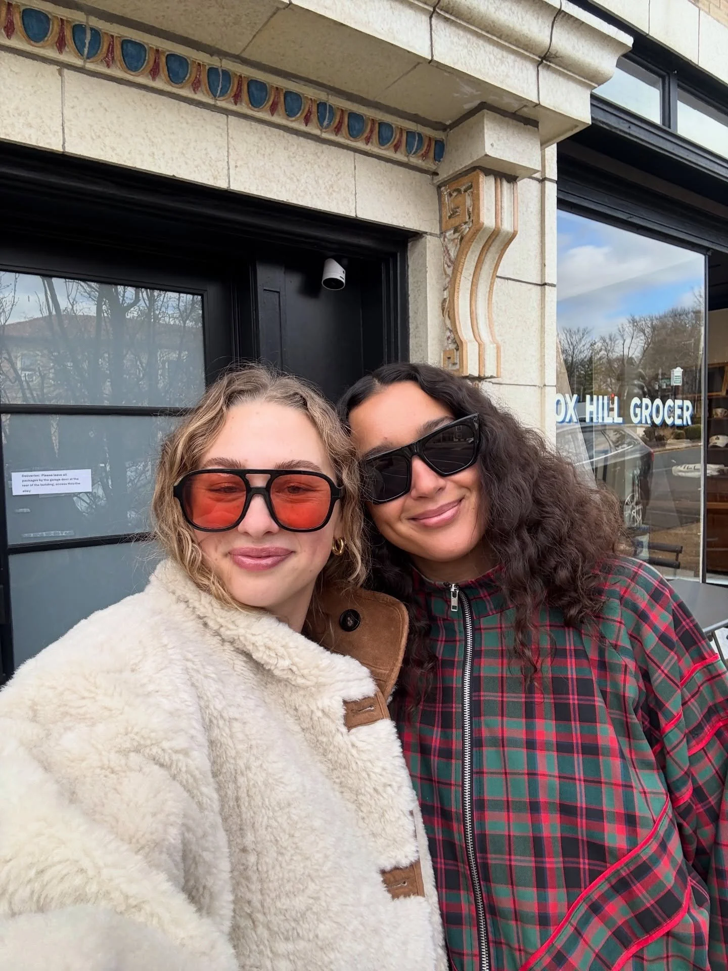 Welcome to ZE Collective 🤳🏼🎧☁️ @1.800.lawless 

Beyond excited to welcome Chloe to the team! We have some really exciting things planned this year &amp; can not wait to dive in ✨