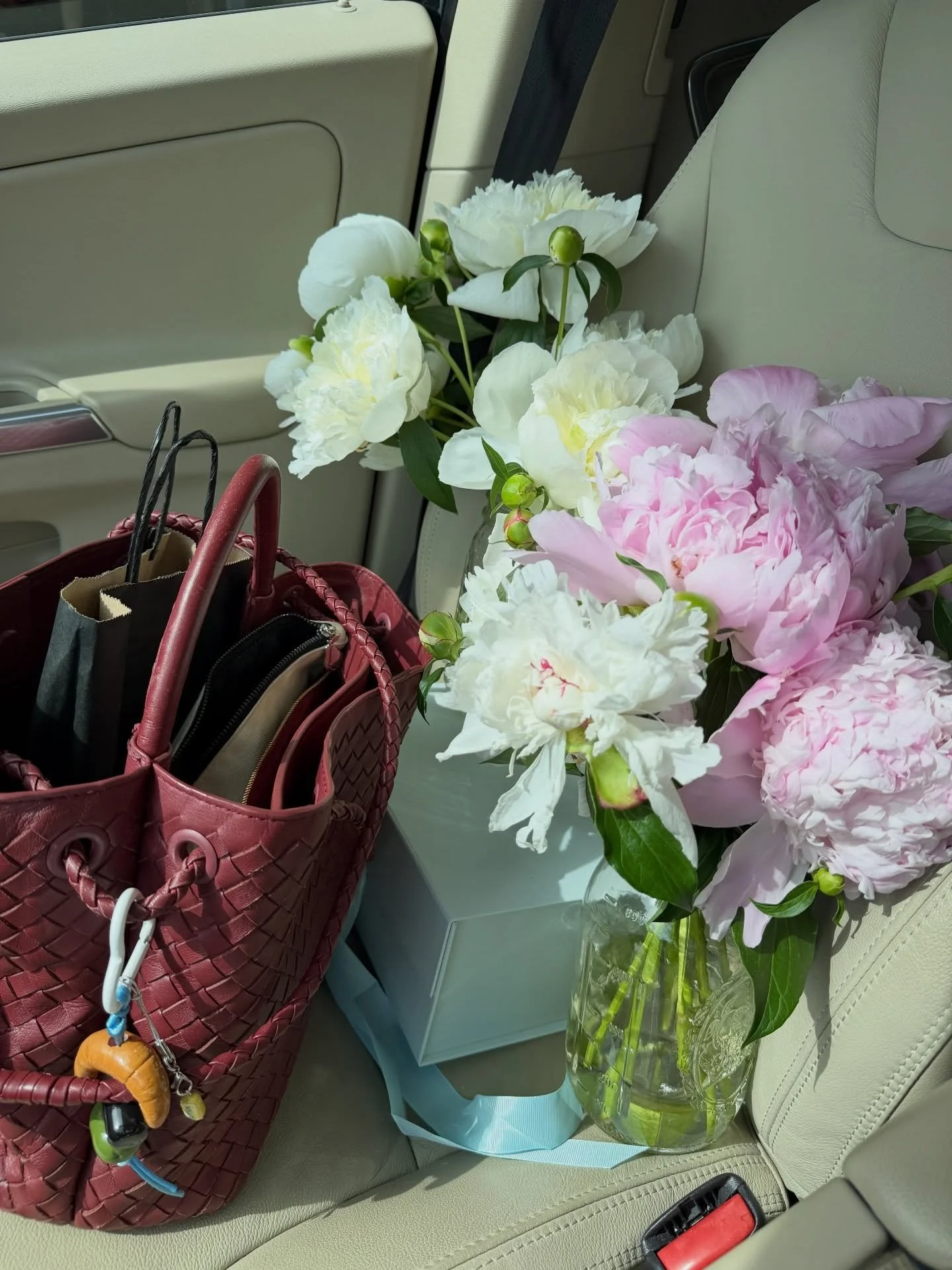 Precious cargo @greenhousestudio_756 🌸