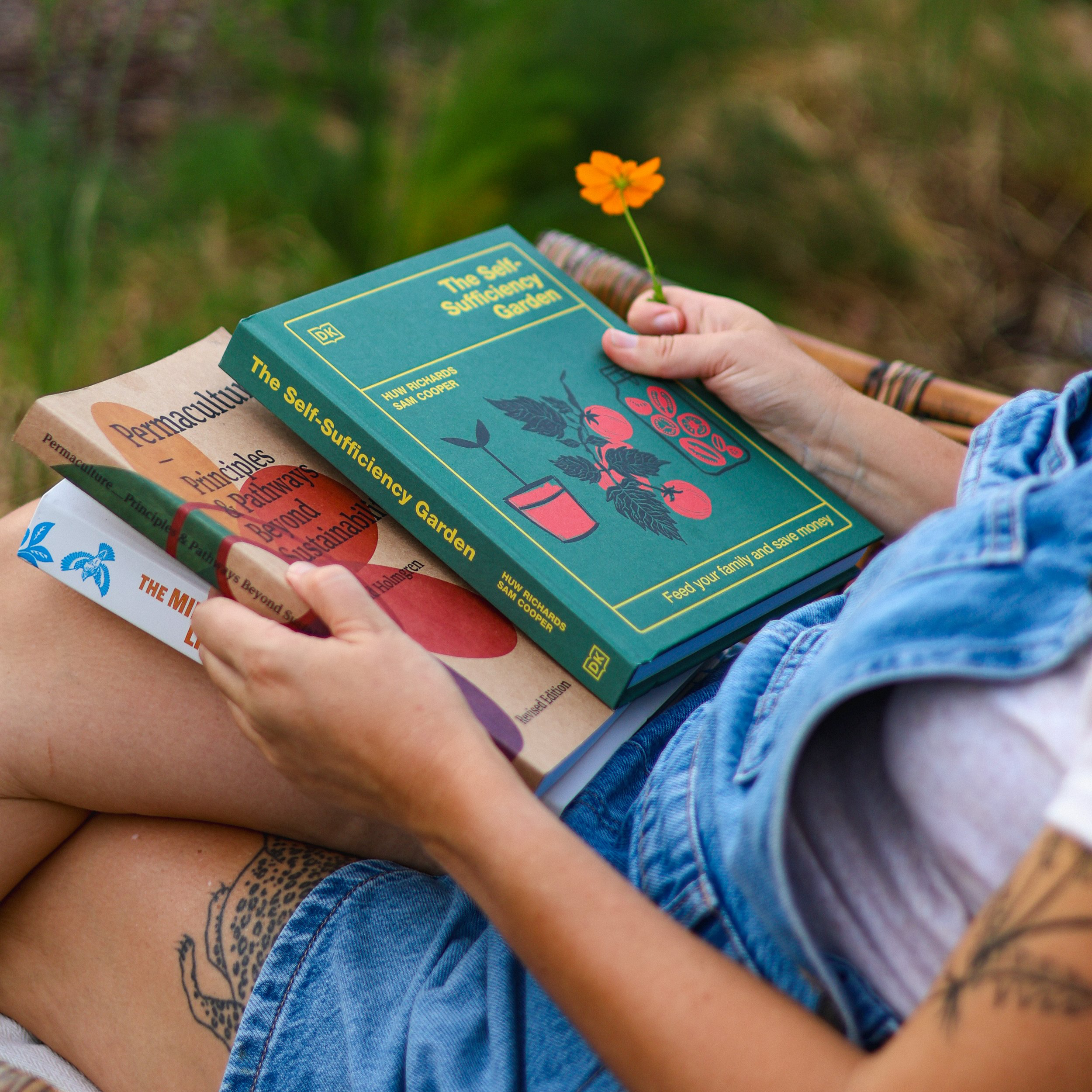 Cas holding books.png