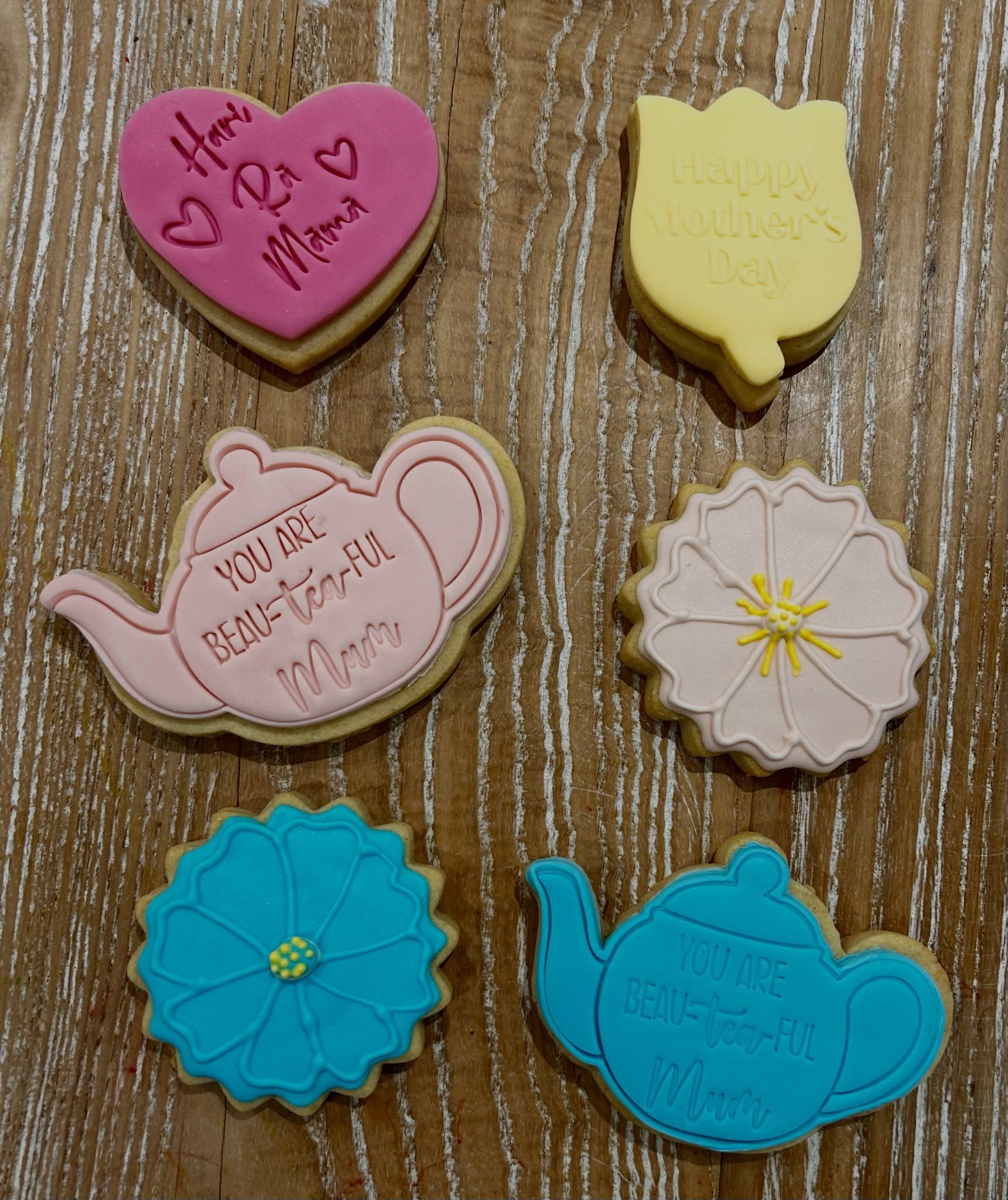 🍪🌻&ldquo;Ain&rsquo;t no hood like Motherhood&rdquo;🌻🍪

Mother&rsquo;s/Mother figures Day is&nbsp;this weekend!

This year I wanted to tap into &ldquo;There ain&rsquo;t no hood like motherhood&rdquo; and PAUSE for Tea with Timmy Smith. 

Māmā of t