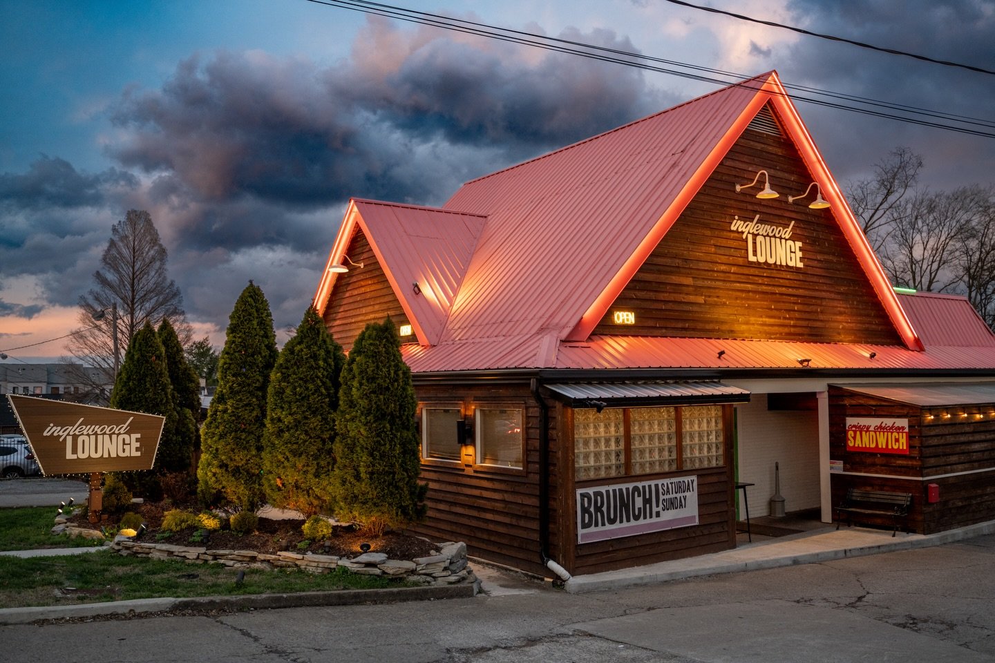 It&rsquo;s Friday! 🌞 We&rsquo;re Inglewood Loungin&rsquo; all weekend. 🍸(FRIDAY 5PM-2AM ; SAT &amp; SUN 11AM-2AM) 💗

#inglewoodlounge #eastnashville #cocktails #dinner #brunch