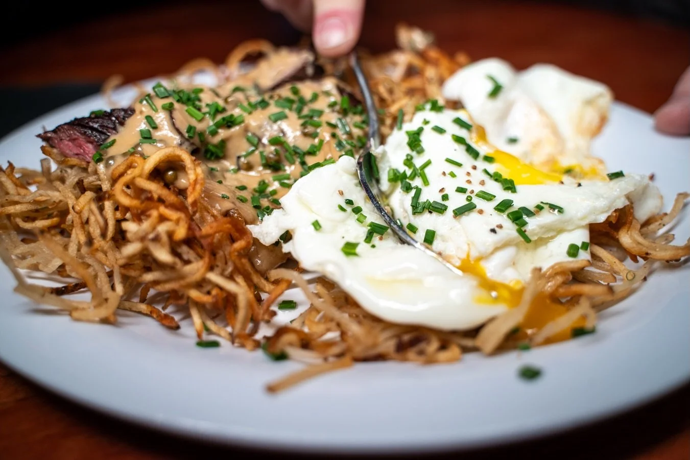 It&rsquo;s BRUNCH TIME! Now til 3pm! 🍳✨🥂
No wait! Free parking! $8 cocktails! 💗

#brunch #inglewoodlounge #steakfrites #eastnashville