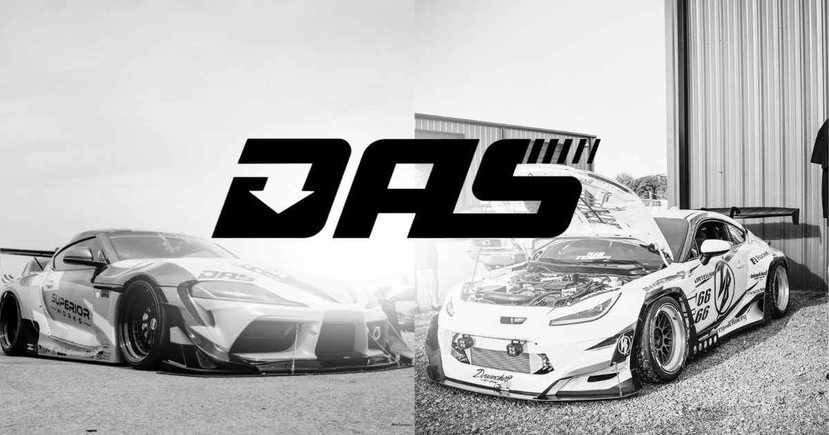 Split black and white photo of two race cars parked outdoors with a large DAS logo overlay in the center.