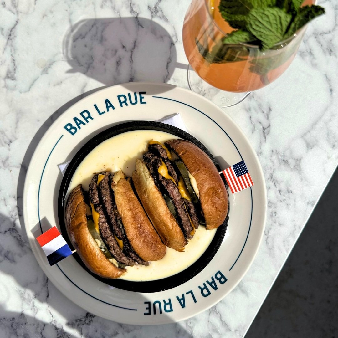 Bar La Rue Feed-Burger (1).jpg