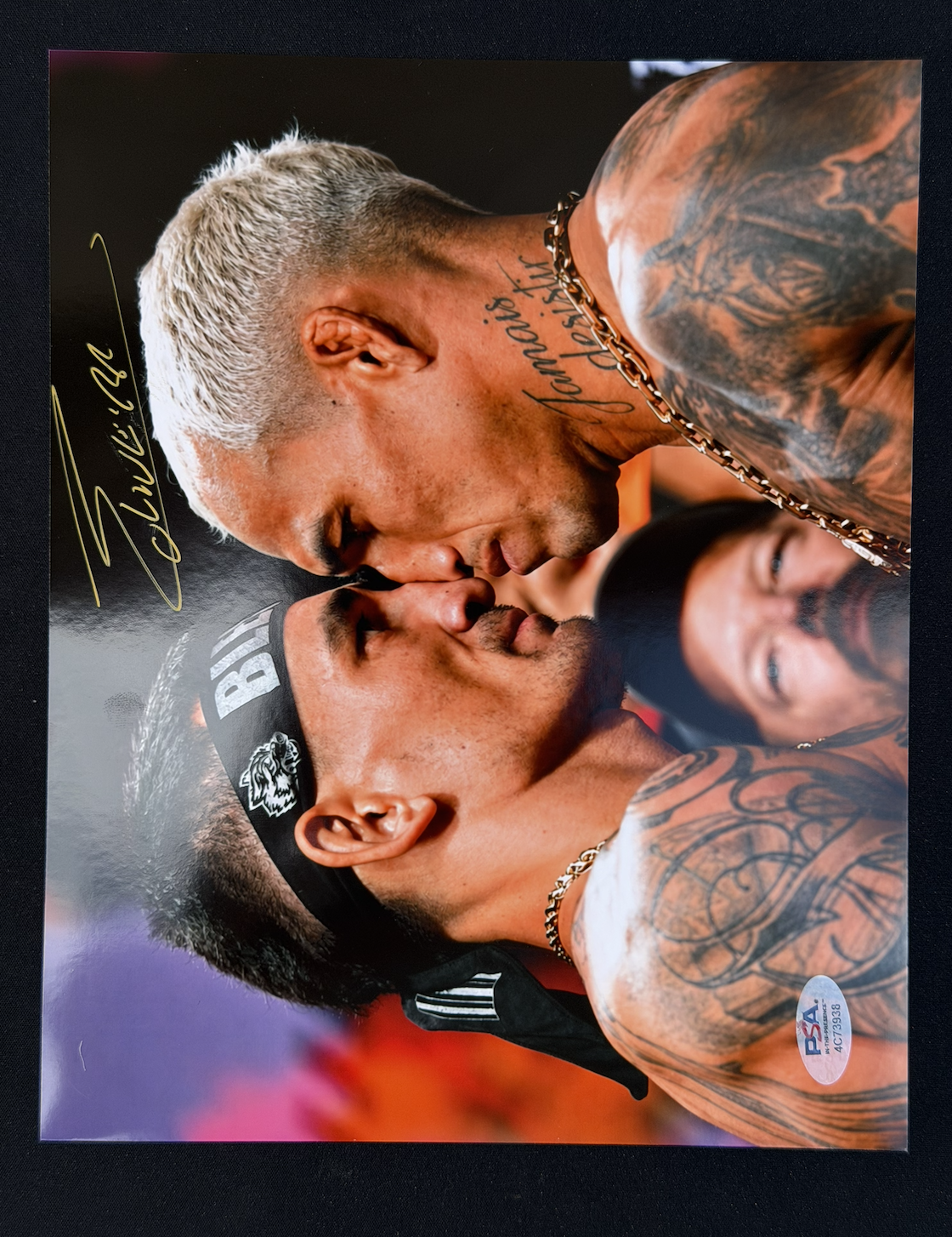 CHARLES OLIVEIRA AUTOGRAPHED 8X10 PHOTO (PSA WITNESSED)