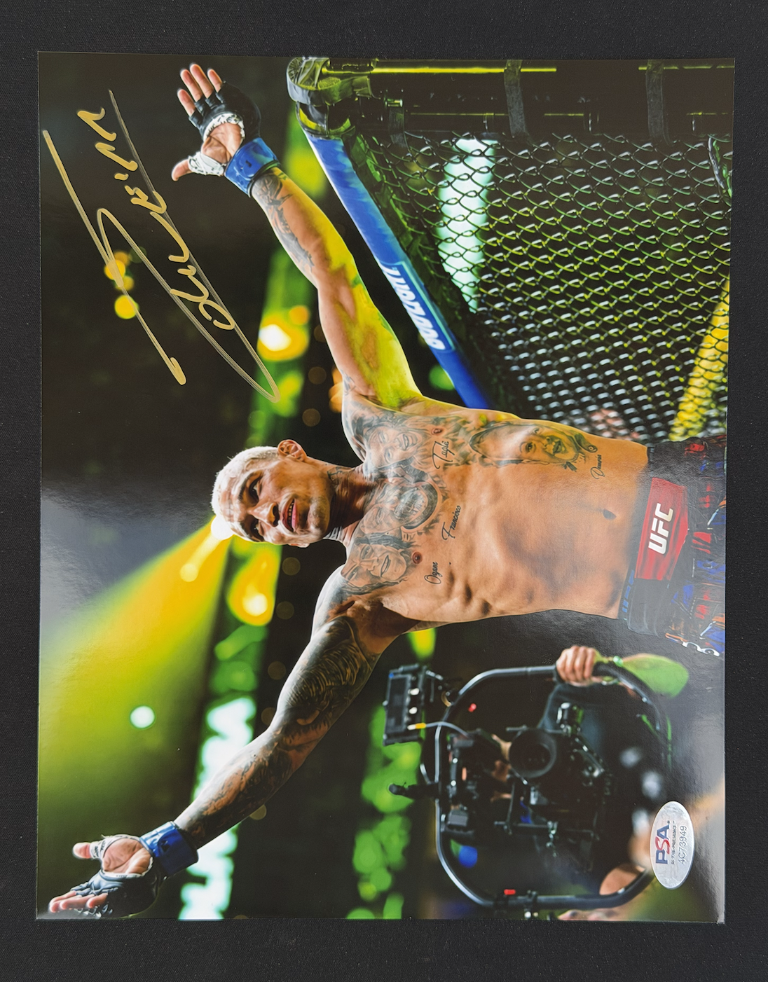 CHARLES OLIVEIRA AUTOGRAPHED 8X10 PHOTO (PSA WITNESSED)
