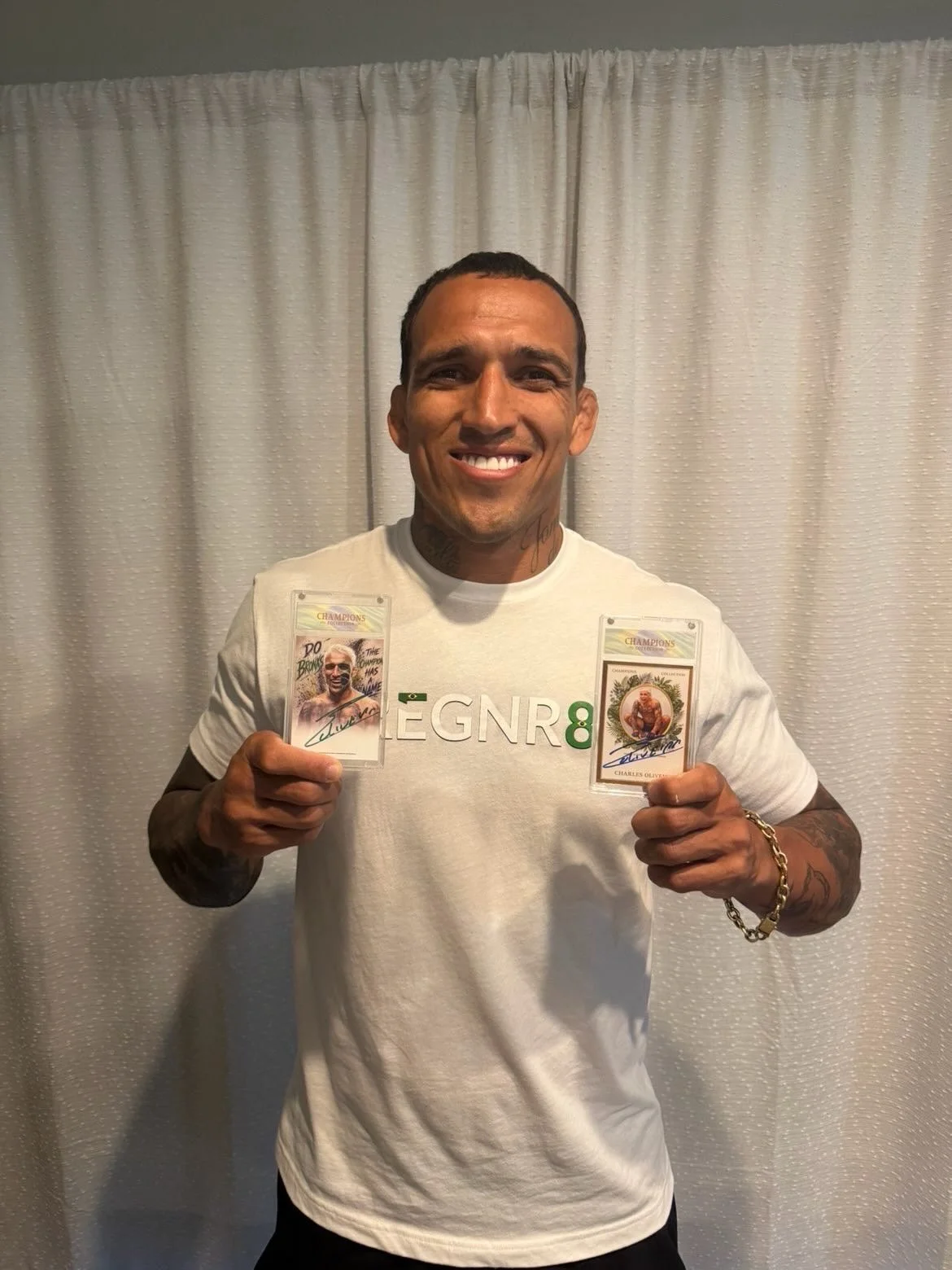CHARLES OLIVEIRA &times; CHAMPIONS COLLECTION 🇧🇷🦁

The champion has a name!

Limited edition cards hand-signed by Charles Oliveira.

It was great having Charles join us live on our Whatnot stream for another incredible signing!

Limited items avai