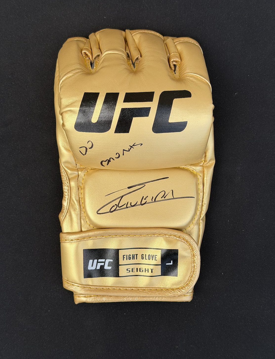 CHARLES OLIVEIRA AUTOGRAPHED GOLD GLOVE "DO BRONXS" INSCRIBED (PSA)