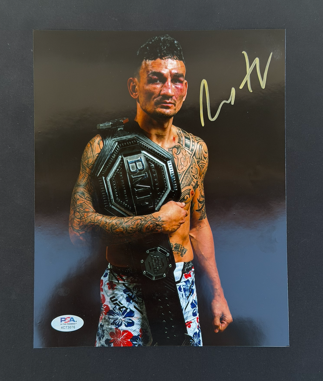 MAX HOLLOWAY AUTOGRAPHED 8X10 PHOTO (PSA WITNESSED)