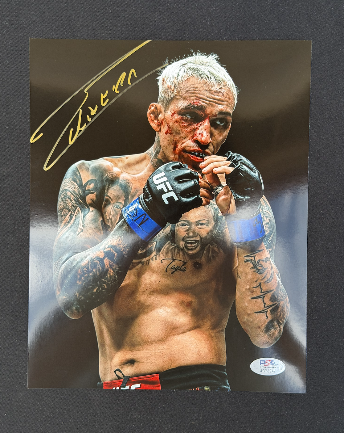 CHARLES OLIVEIRA AUTOGRAPHED 8X10 PHOTO (PSA WITNESSED)