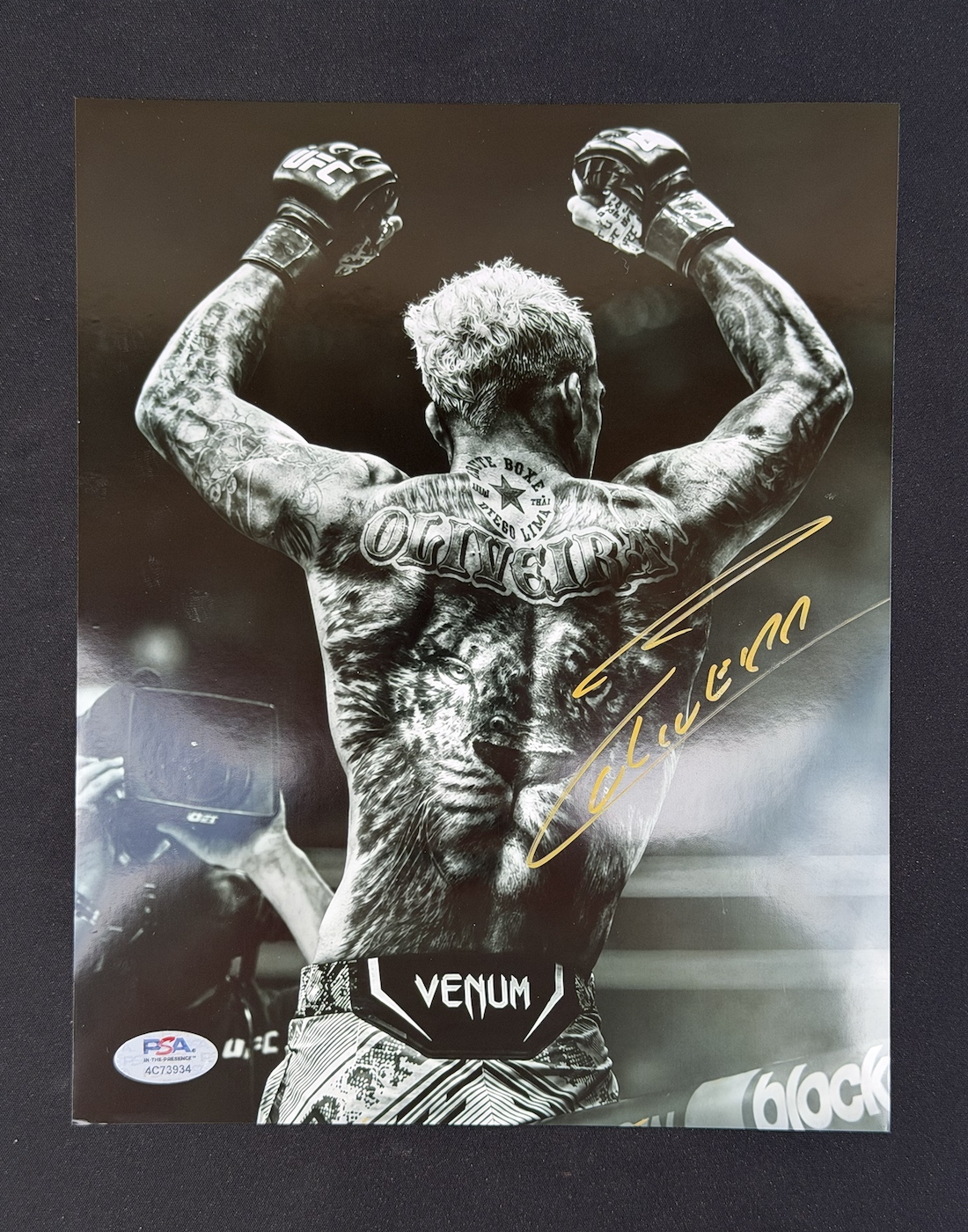 CHARLES OLIVEIRA AUTOGRAPHED 8X10 PHOTO (PSA WITNESSED)