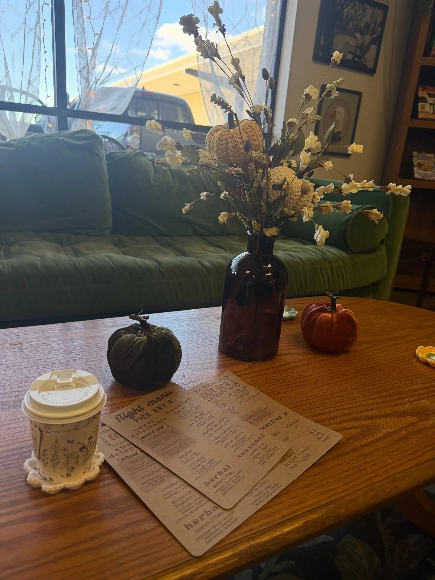 Stopped into Fablewood Tea Shop &amp; Bookery today and instantly fell in love with the space. Cozy couches, handmade details, and the sweetest owner who also happens to be a local herbalist.

She&rsquo;ll be helping me create a postpartum tea blend 