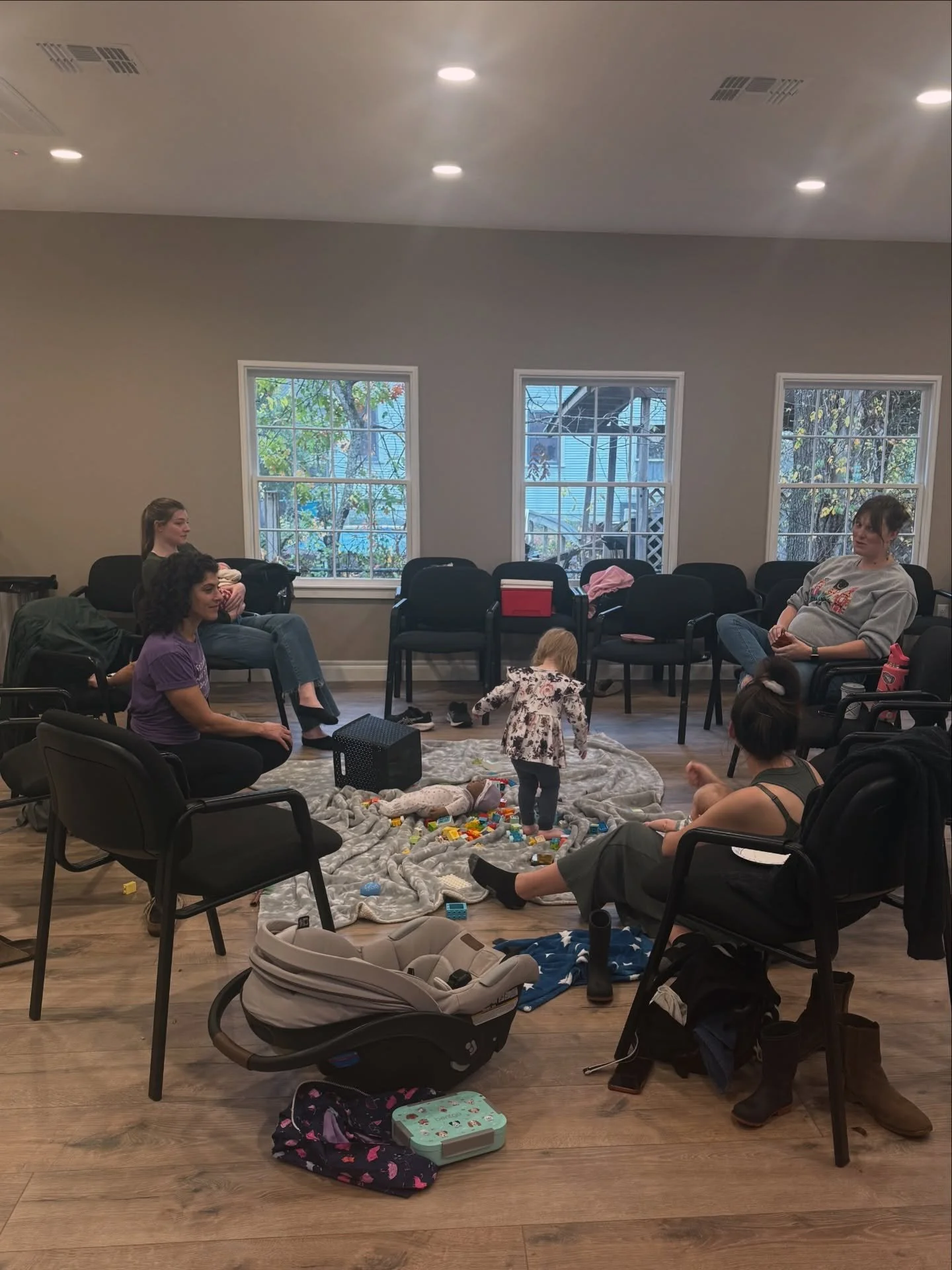 Feeling really grateful for today 🤍

Thank you to everyone who showed up, sat in the circle, let the babies roam, and shared space together, complete with toddlers running just outside of the shot.

A huge thank you to Heather (@the.lactation.expert