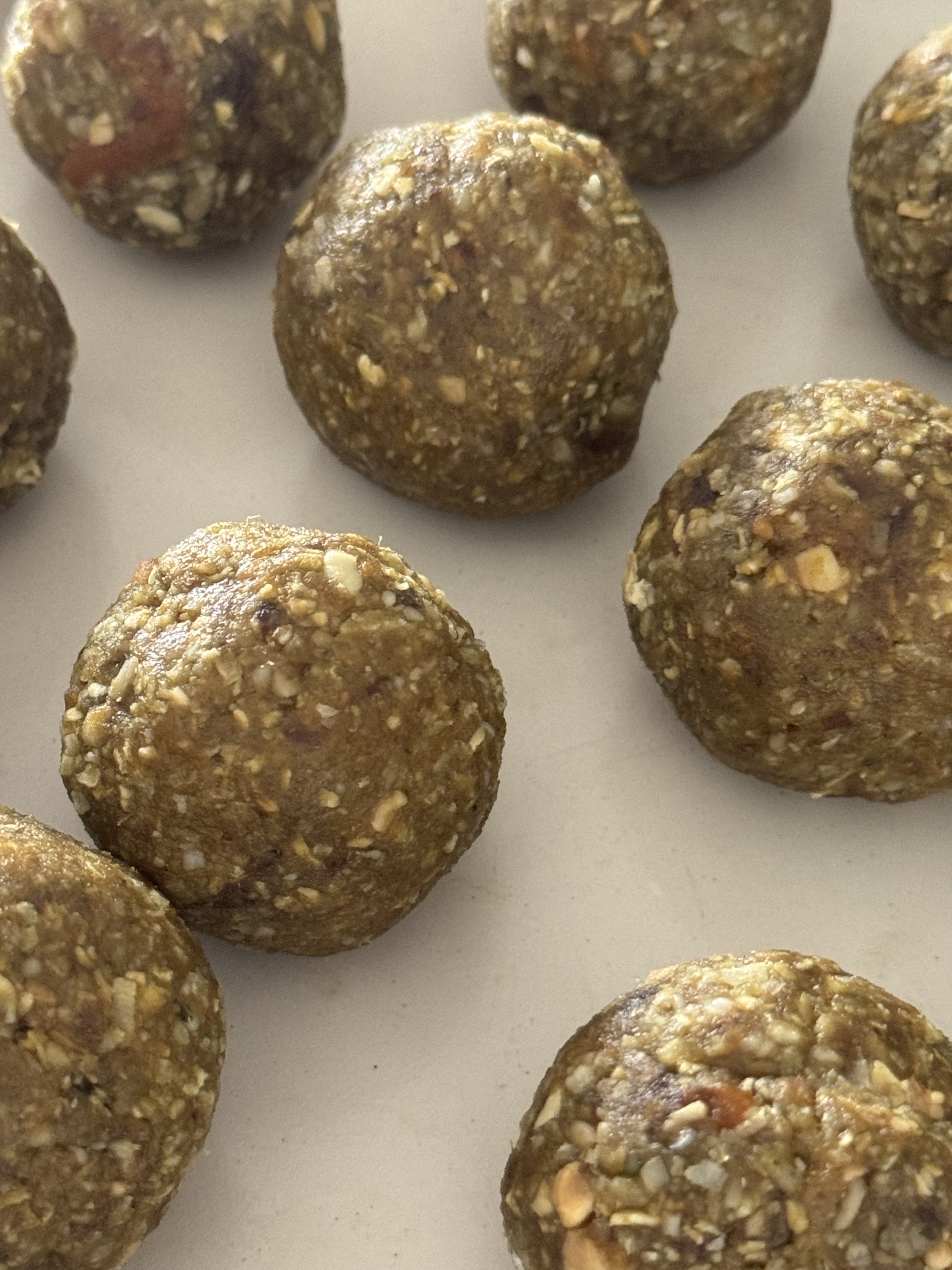 Matcha &amp; Apricot Balls 
