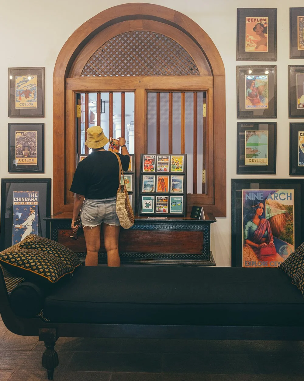 Stick No Bills, Galle