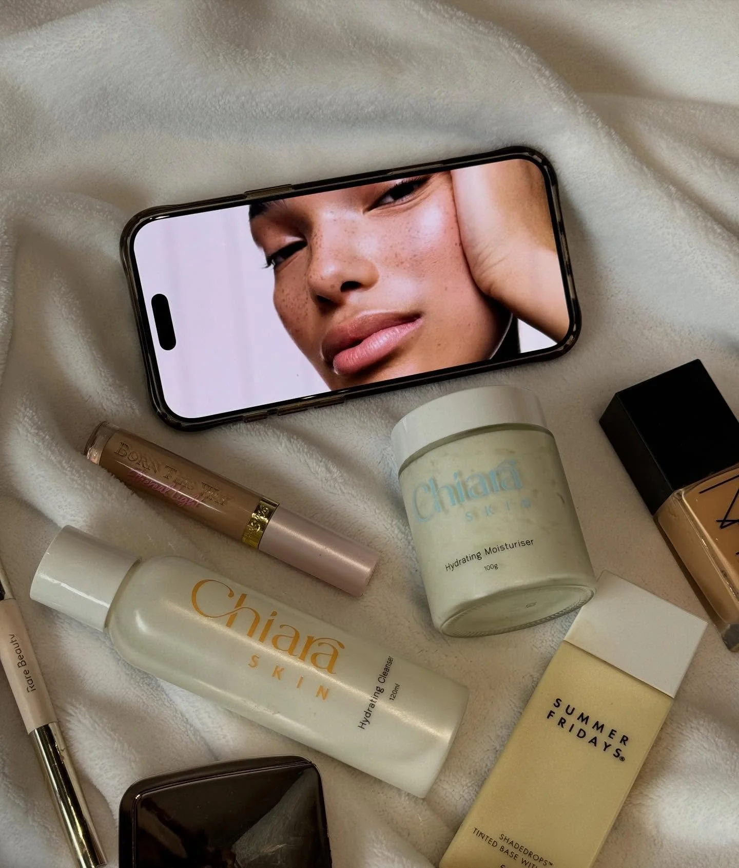 Achieve the perfect clean girl look with the Chiara Skin hydrating duo 

#skincareroutine #chiaraskin #healthyskin #glowingskin #skincare #naturalskincare #australianmade #foryou