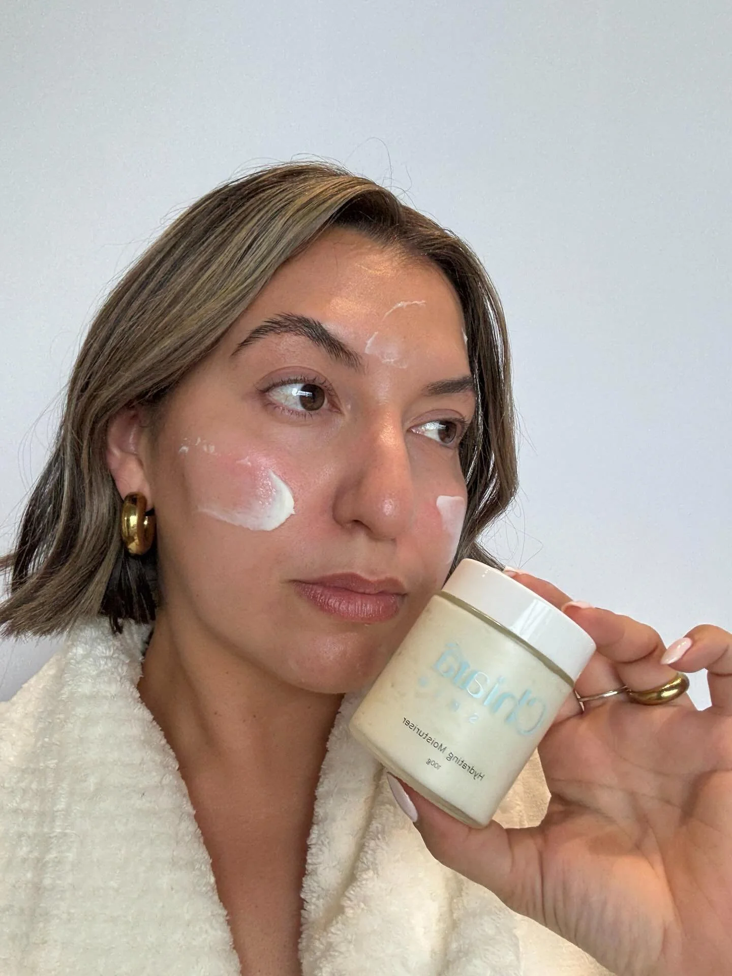 A few Chiara Skin girls with our cult favourite hydrating moisturiser! 🩵

You can shop it via the link in our bio now x

#hydratingskincare #australianmade #chiaraskin #moisturiser #cleanskincareproducts #viralproducts #foryou #naturalskincareroutin