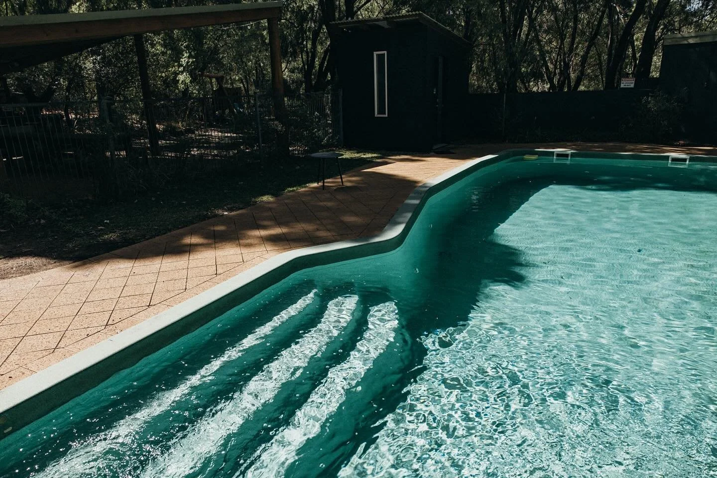 After a day of exploring the stunning landscapes of the South west. There&rsquo;s no better way to unwind than poolside surrounded by towering trees, where the sound of nature blends perfectly with the laughter of friends and family.

📷 @lajosjohnva