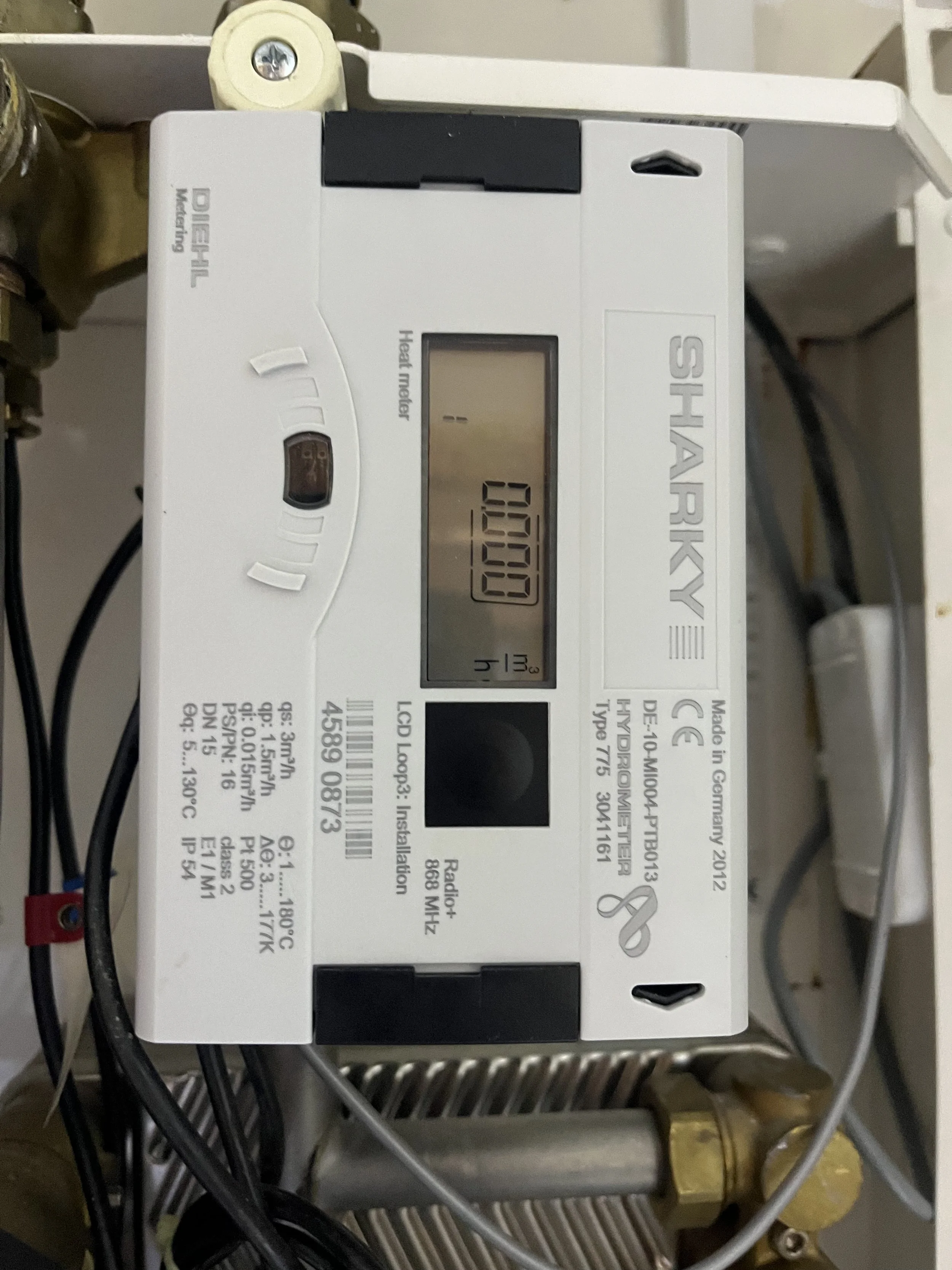 Meter showing 0 l/hour flow rate when there is no demand. No let-by