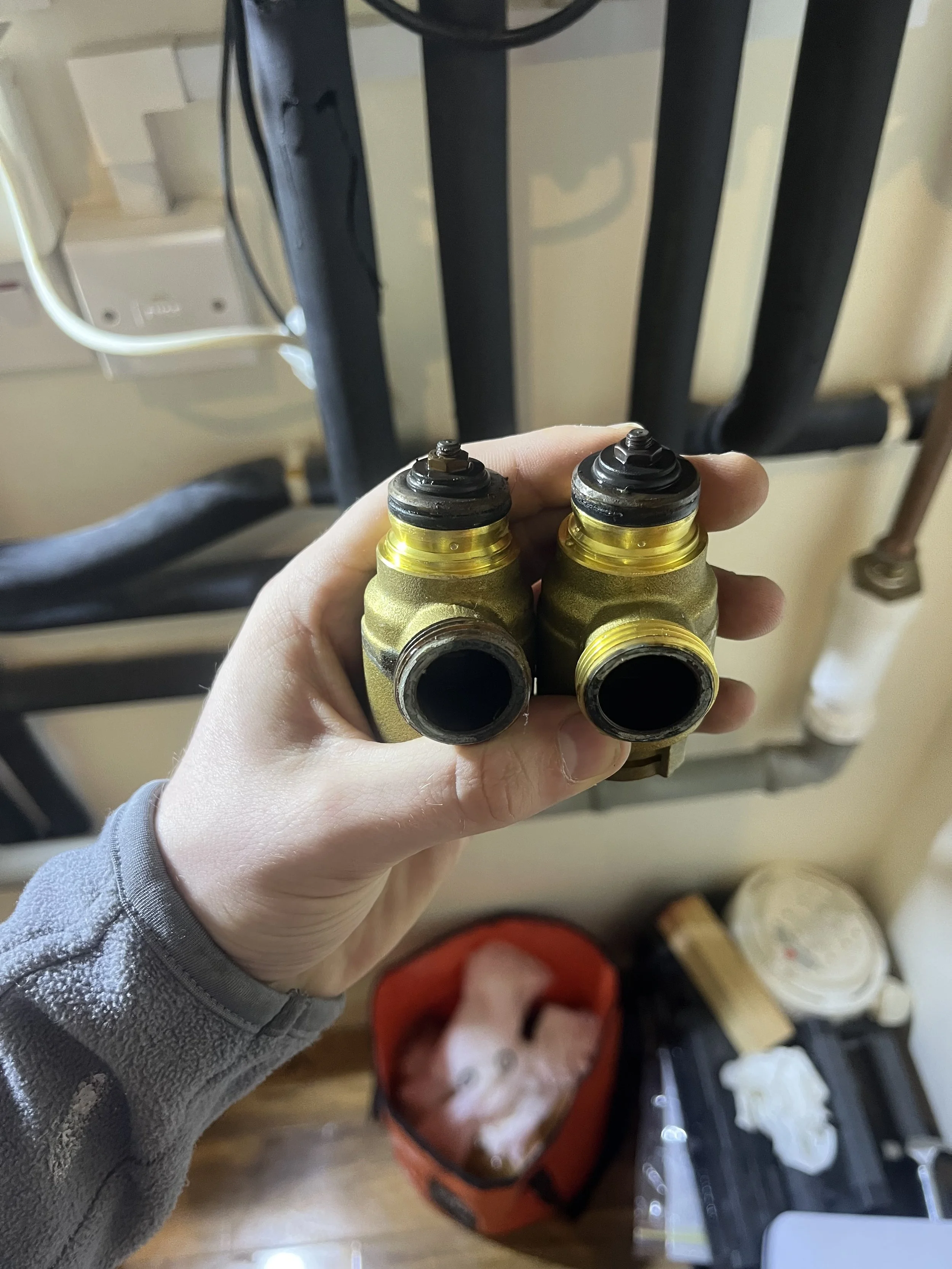 2x Modulating Valves Caleffi SATKF0039 being replaced