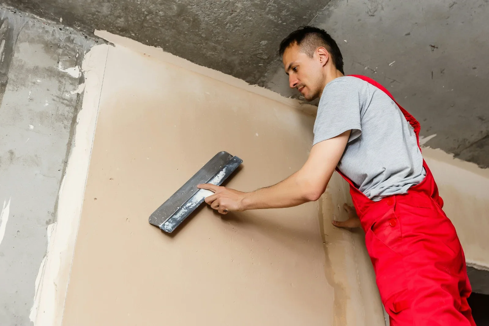 How to Check Wall Moisture Before DIY Renovation Projects