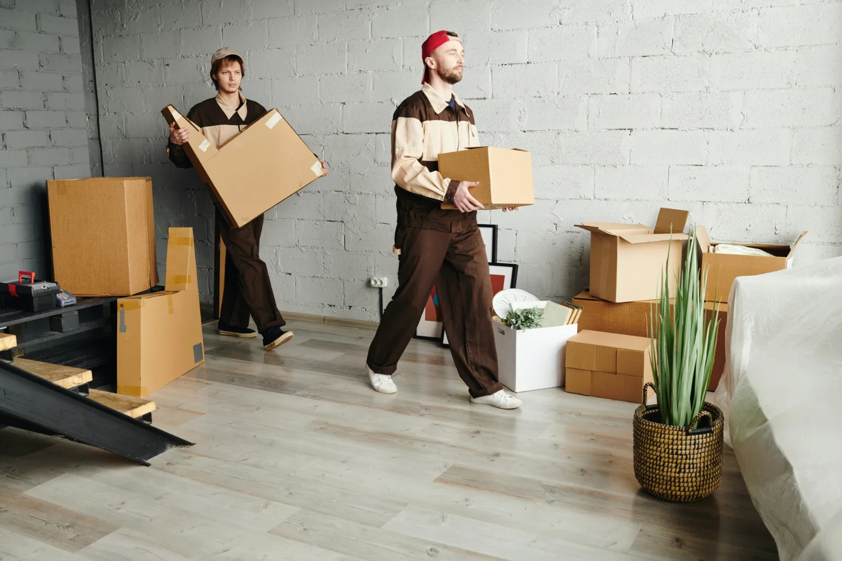 Essential Tips for Choosing Reliable Residential and Commercial Moving Services