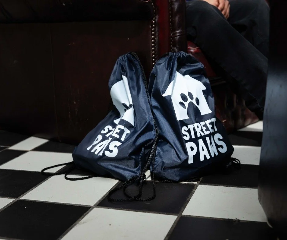 What does Street Paws actually do? 

We work to make sure experiencing homelessness never means having to give up your pet.

Alongside providing accessible veterinary care, we work with hostels, temporary accommodation, councils and other services to
