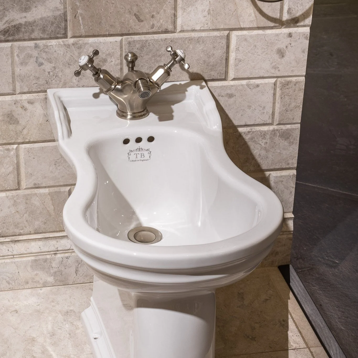 Perrin & Rowe PR3676 CROSSHEAD Bidet-Einlochmischbatterie mit Kreuzgriffen, inkl. Zugknopf-Ablaufgarnitur. Variante in Nickel gebürstet.