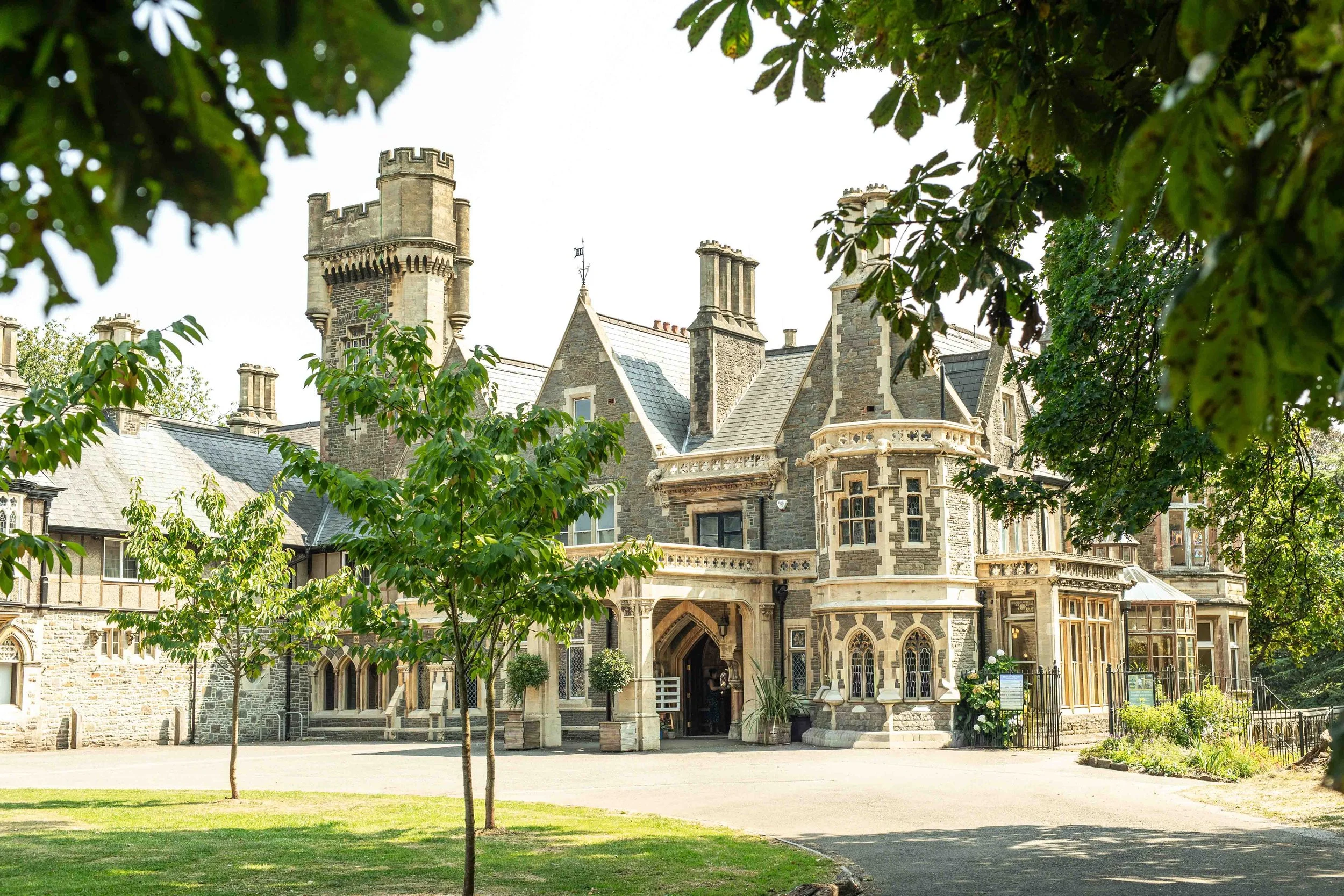 Insole Court Cardiff Wedding - Nye & Verity — Joe Lewis Photography