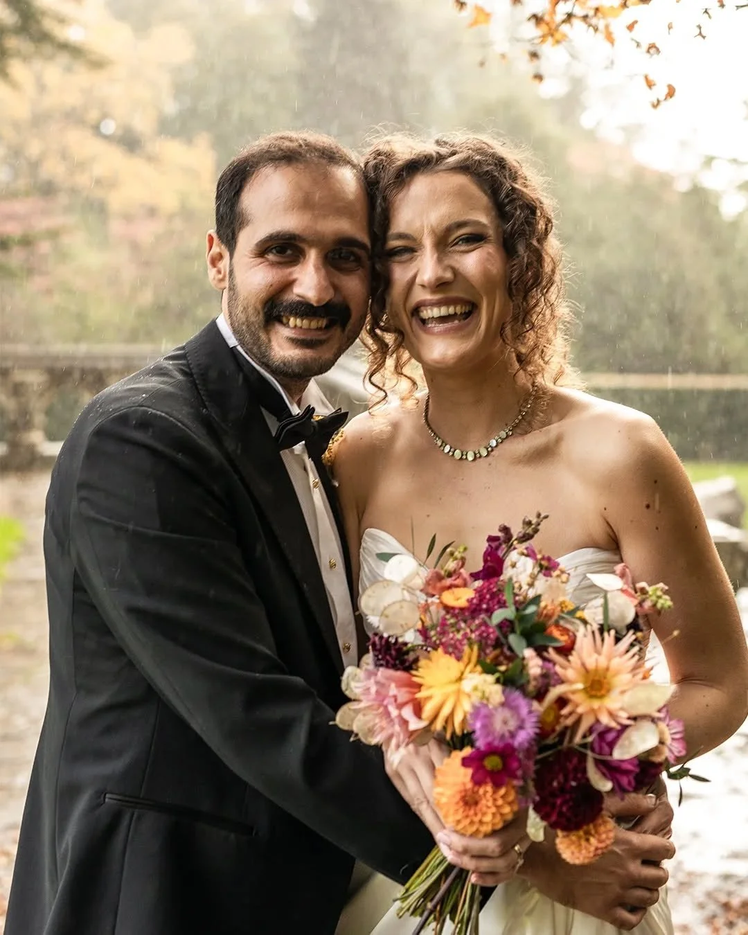 Hey 👋 I delivered this lush wedding gallery last week, for Hannah &amp; Ozgun who just had the most amazing day and I do feel so happy that I get to be a part of it, running around with my camera. Look at those autumn colours and light 😍 you can't 