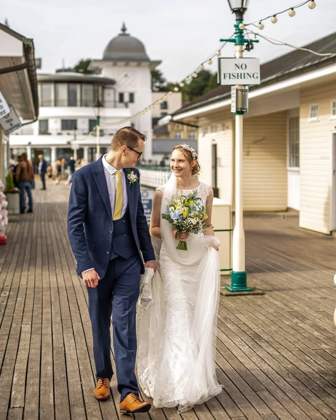 A walk down Penarth Pier &amp; Cardiff Bay with Izzy &amp; Nick! Legends! What a day this was! 🖤

#cardiffwedding #penarthpier #cardiffbay #cardiffweddingphotography #penarthwedding