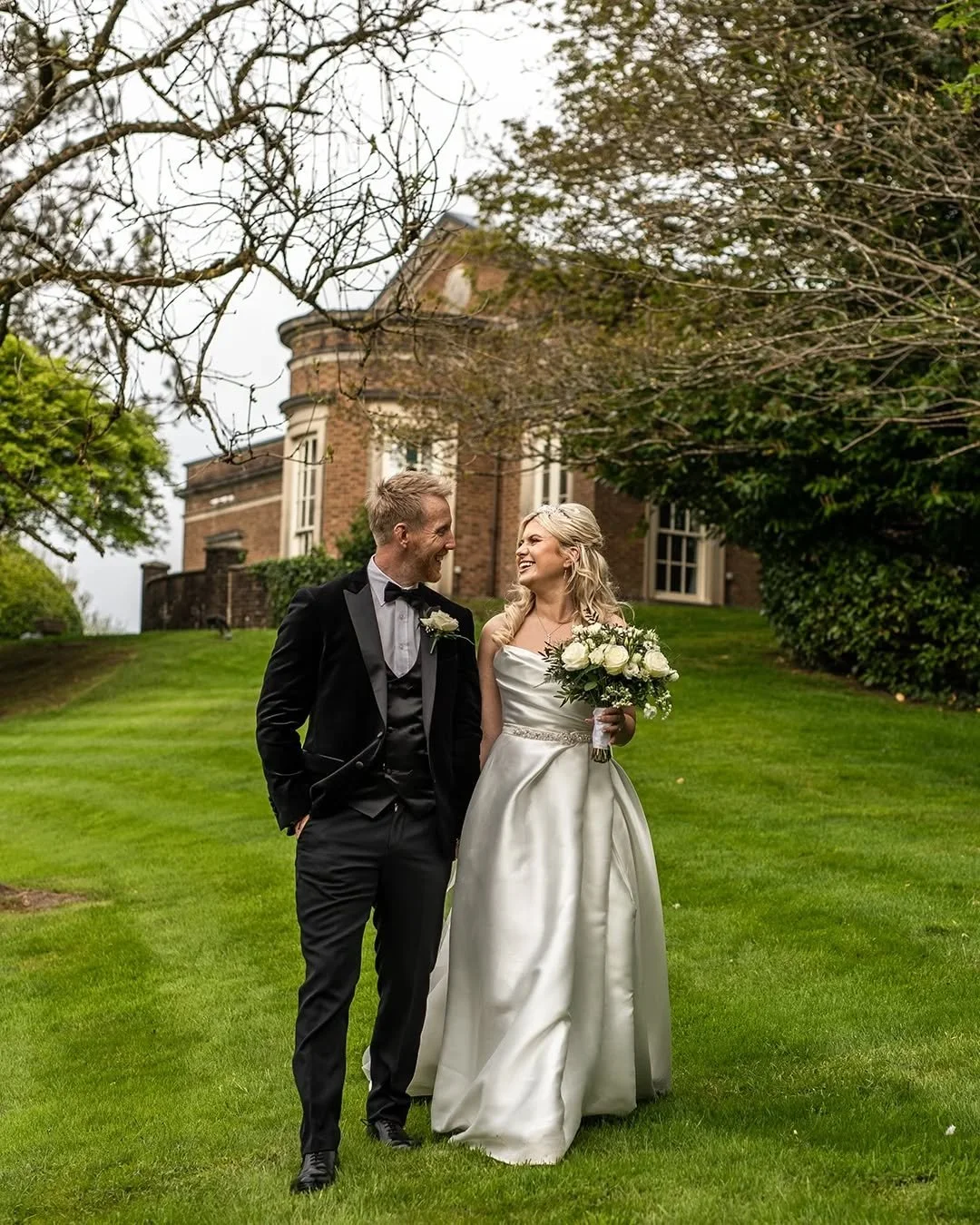 Lowri &amp; Ollys wedding last year at De Courceys Manor! Just a few of these lovely humans on their wedding day ❤️

#decourceysmanor #cardiffweddingphotography #cardiffwedding #weddingphotography #bridetobe 

Photography: me @joelewisphotography 
Ve