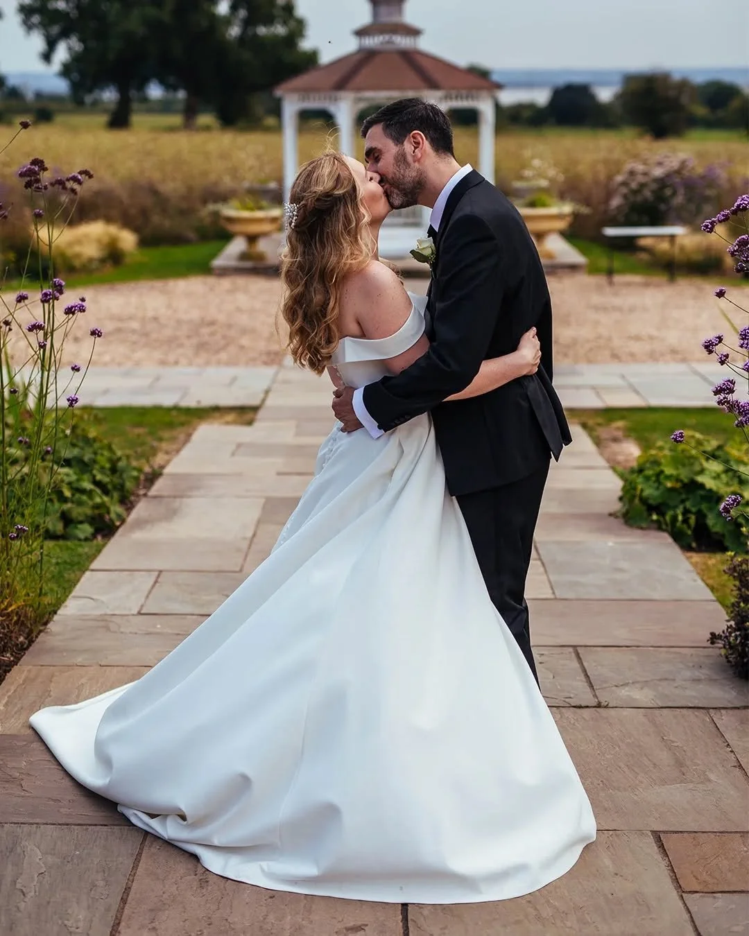 Dreaming of sunnier days at @sttewdricshouse 😍

#sttewdricshouse #sttewdrics #welshwedding #candidweddingphotography #naturalweddingphotography