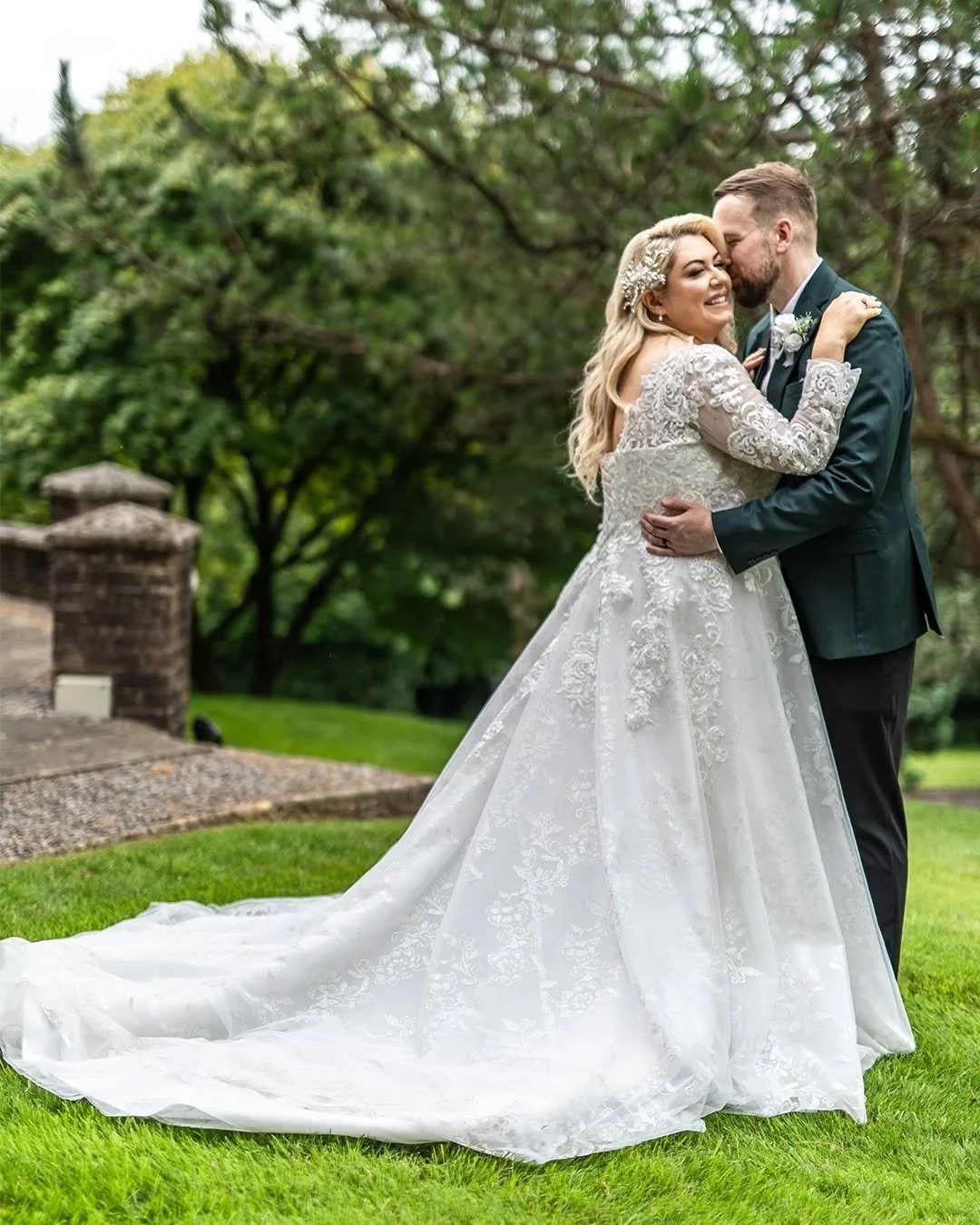 Elle &amp; Jonathan 🖤

@ellemd1 @jddavies21

Photography - Me @joelewisphotography 
Venue: @decourceysmanor 
Videography- @pristinevideography 
Mua: @victoriafoxmakeup 
Hair: @wags_hair_salon 
Band: @thewildsonsband
