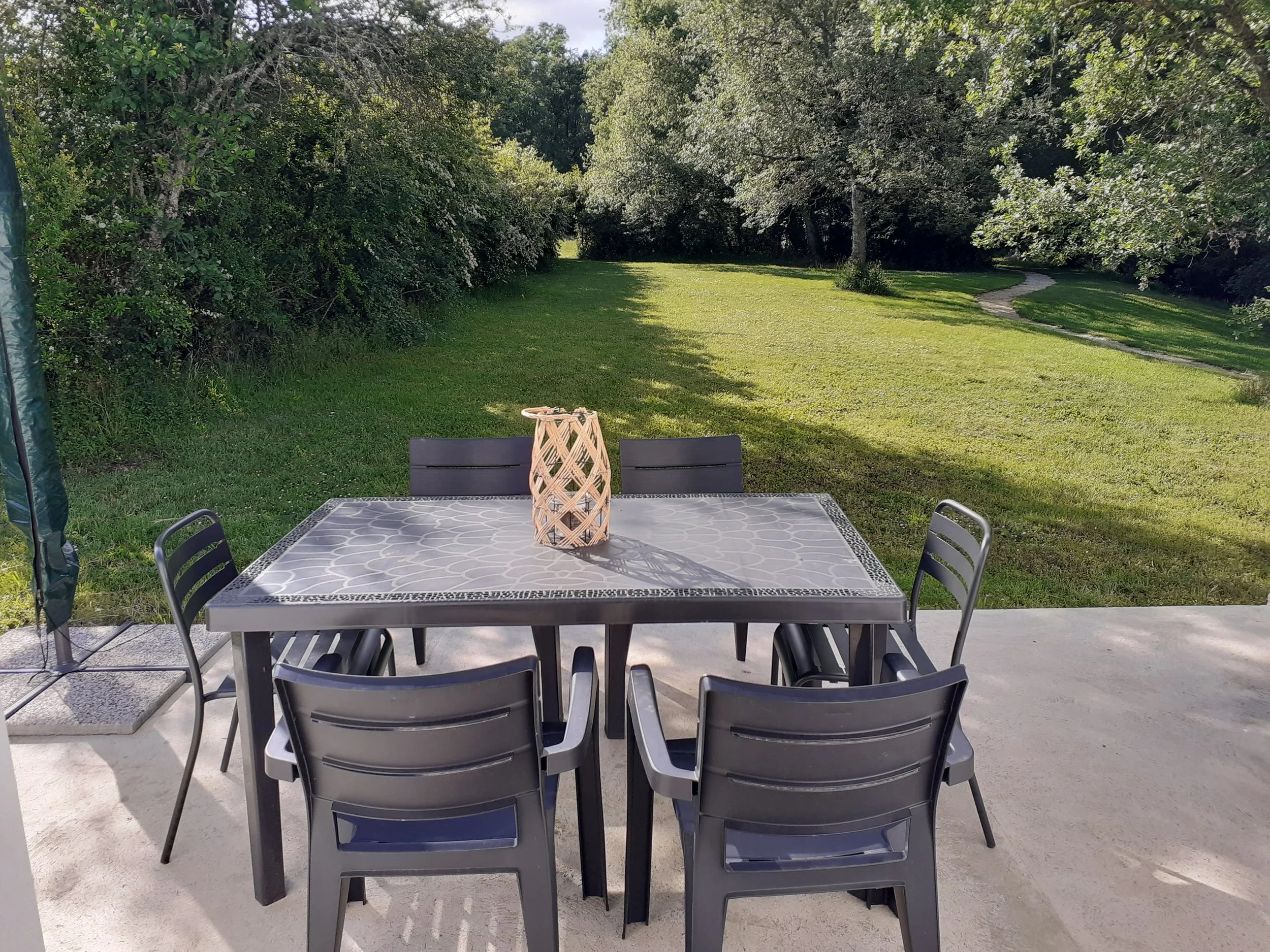 gite a la douceur des chenes, terrasse.jpg
