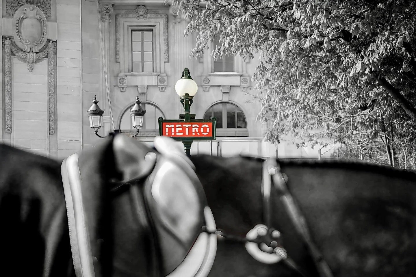 A m&eacute;tro stop away from the magic! Ⓜ️

📸 @kirsty_pasto 

#KirstyPastoMedia #SautHermes