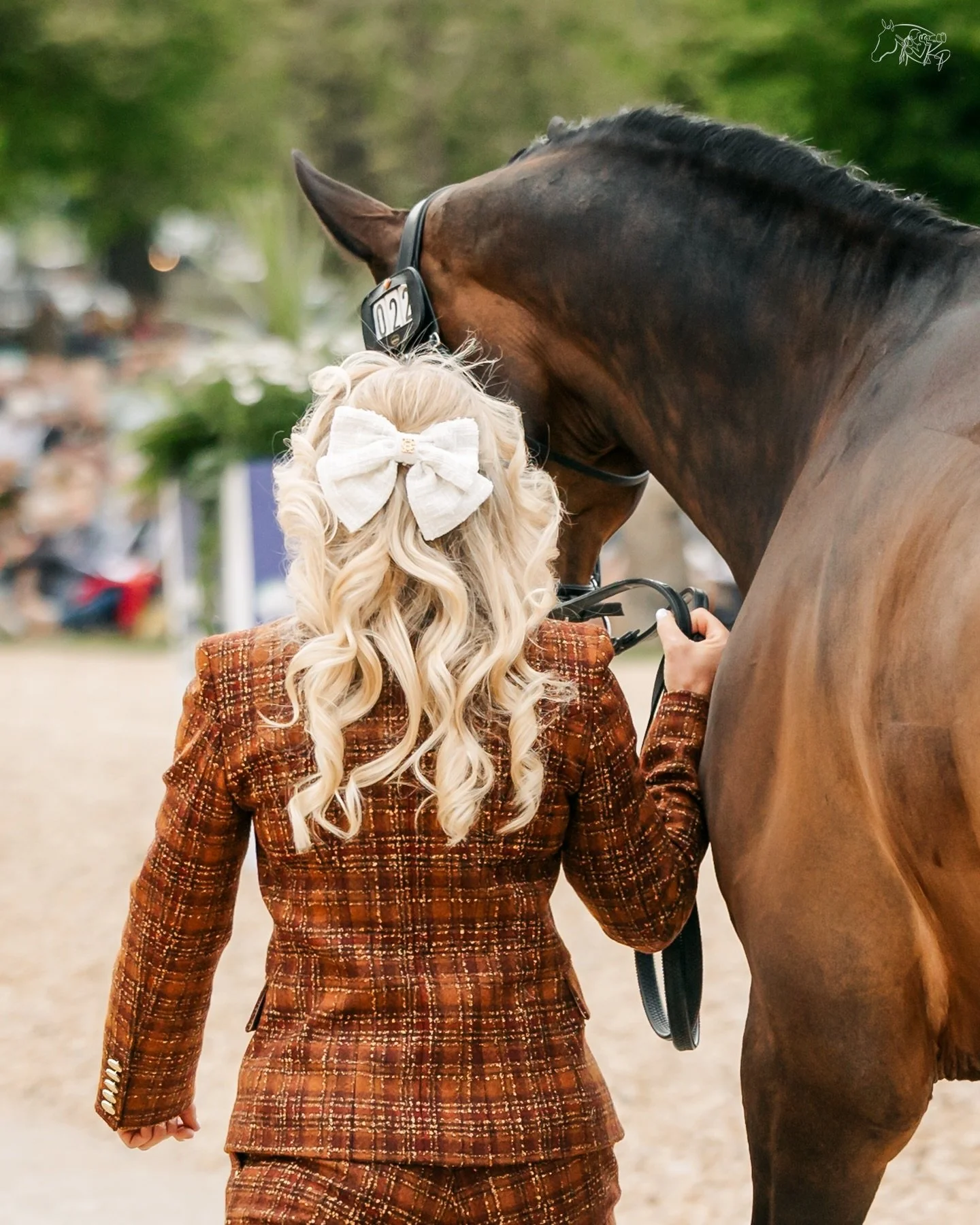 The perfect finishing touch! 🎀

@kylieroddyeventing and SRS Kan Do and the @bhorsetrials horse inspection.

📸 @kirsty_pasto 

#KirstyPastoMedia #Eventing #BHT26